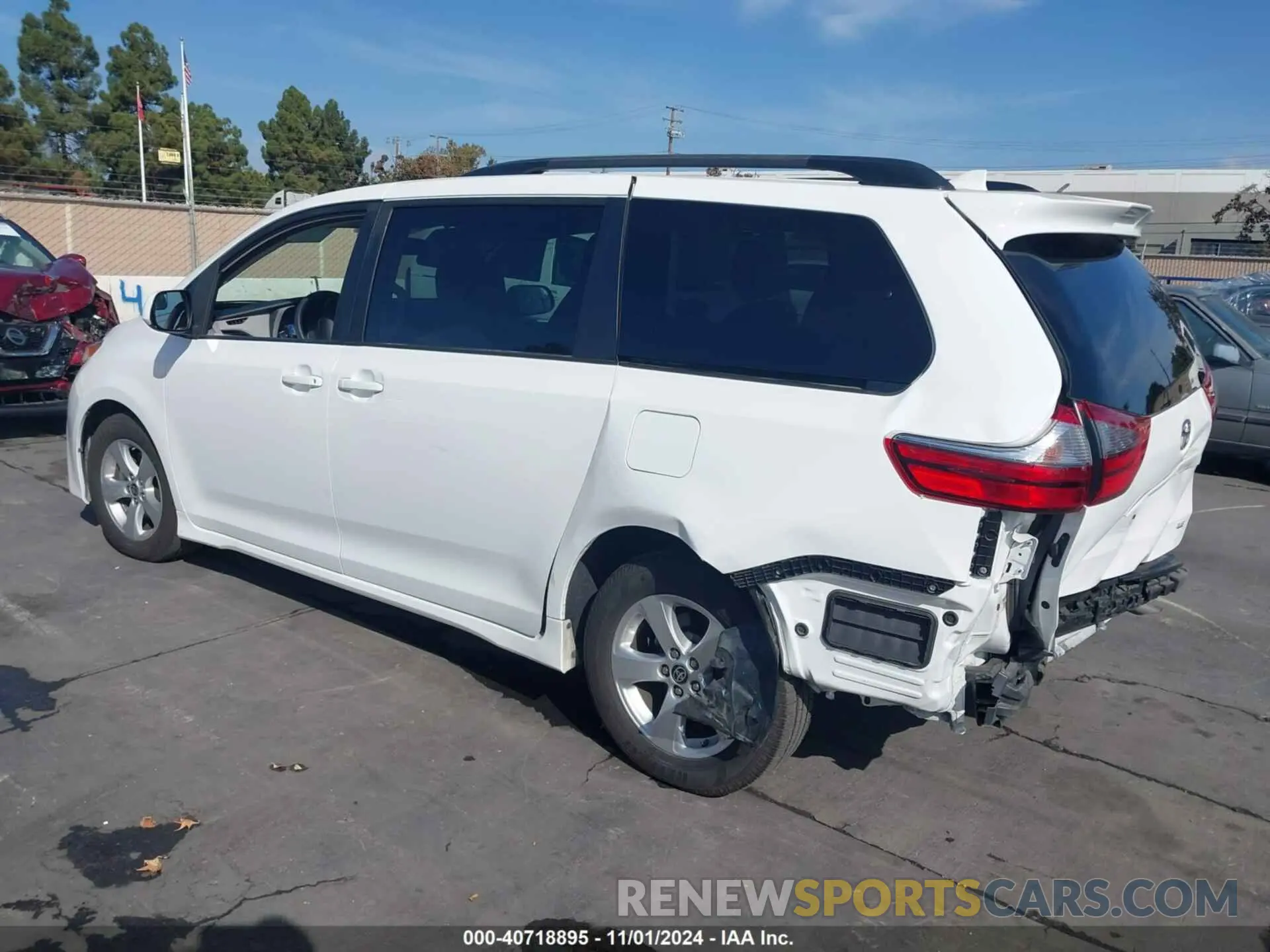 3 Photograph of a damaged car 5TDKZ3DC3LS084496 TOYOTA SIENNA 2020