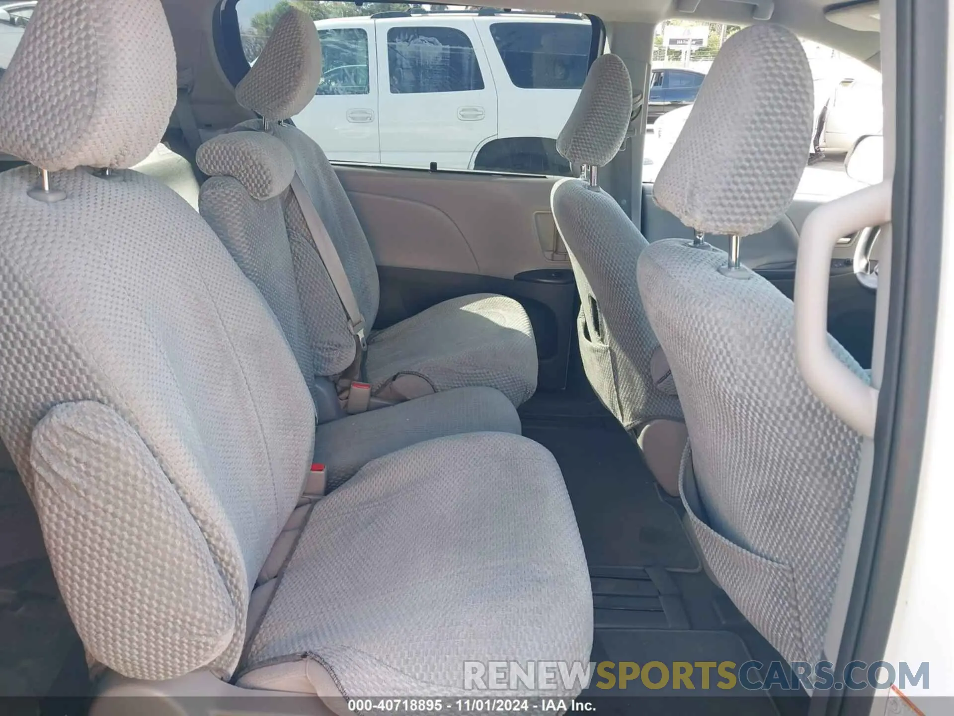 8 Photograph of a damaged car 5TDKZ3DC3LS084496 TOYOTA SIENNA 2020