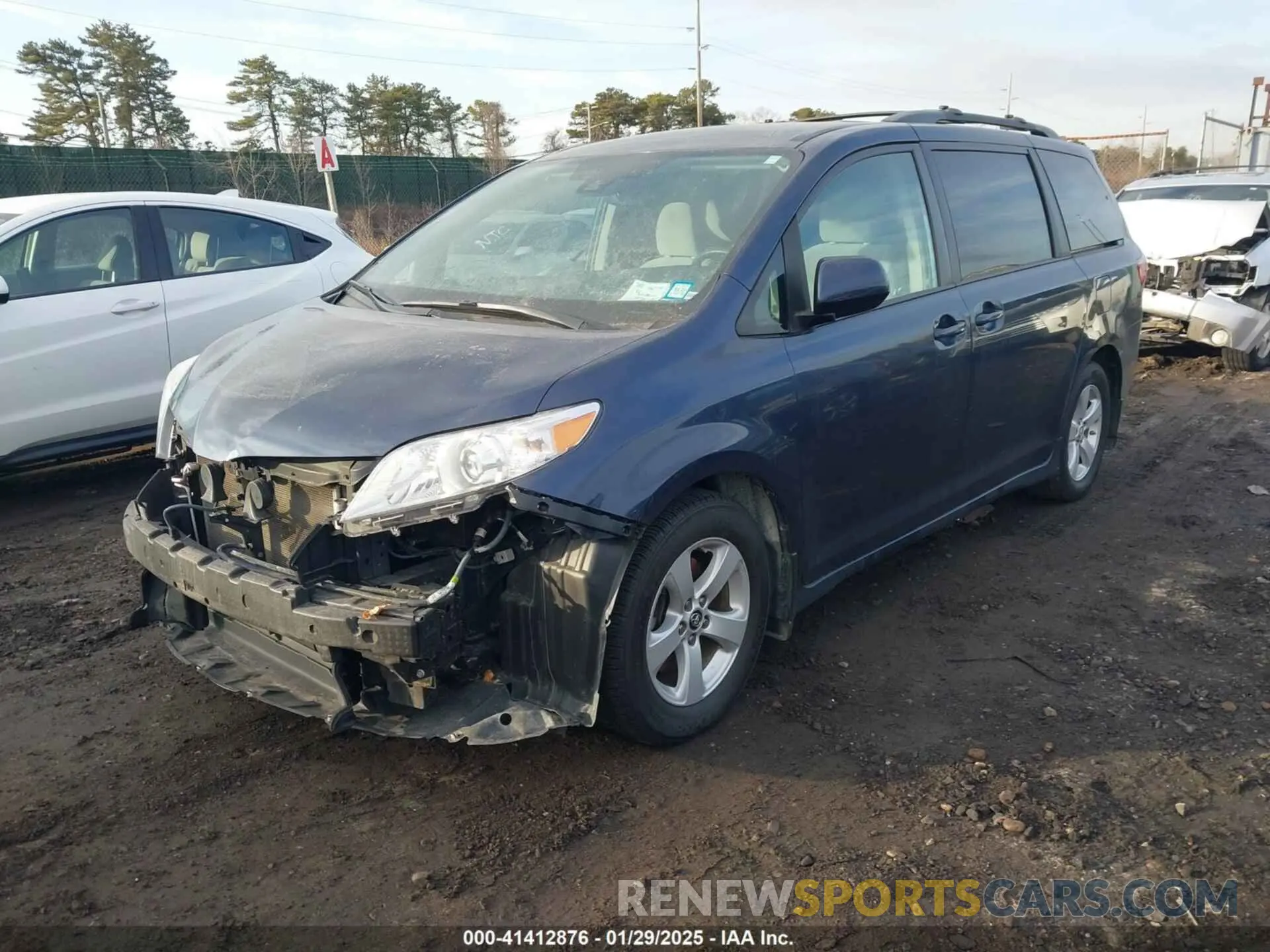 2 Photograph of a damaged car 5TDKZ3DC4LS050616 TOYOTA SIENNA 2020