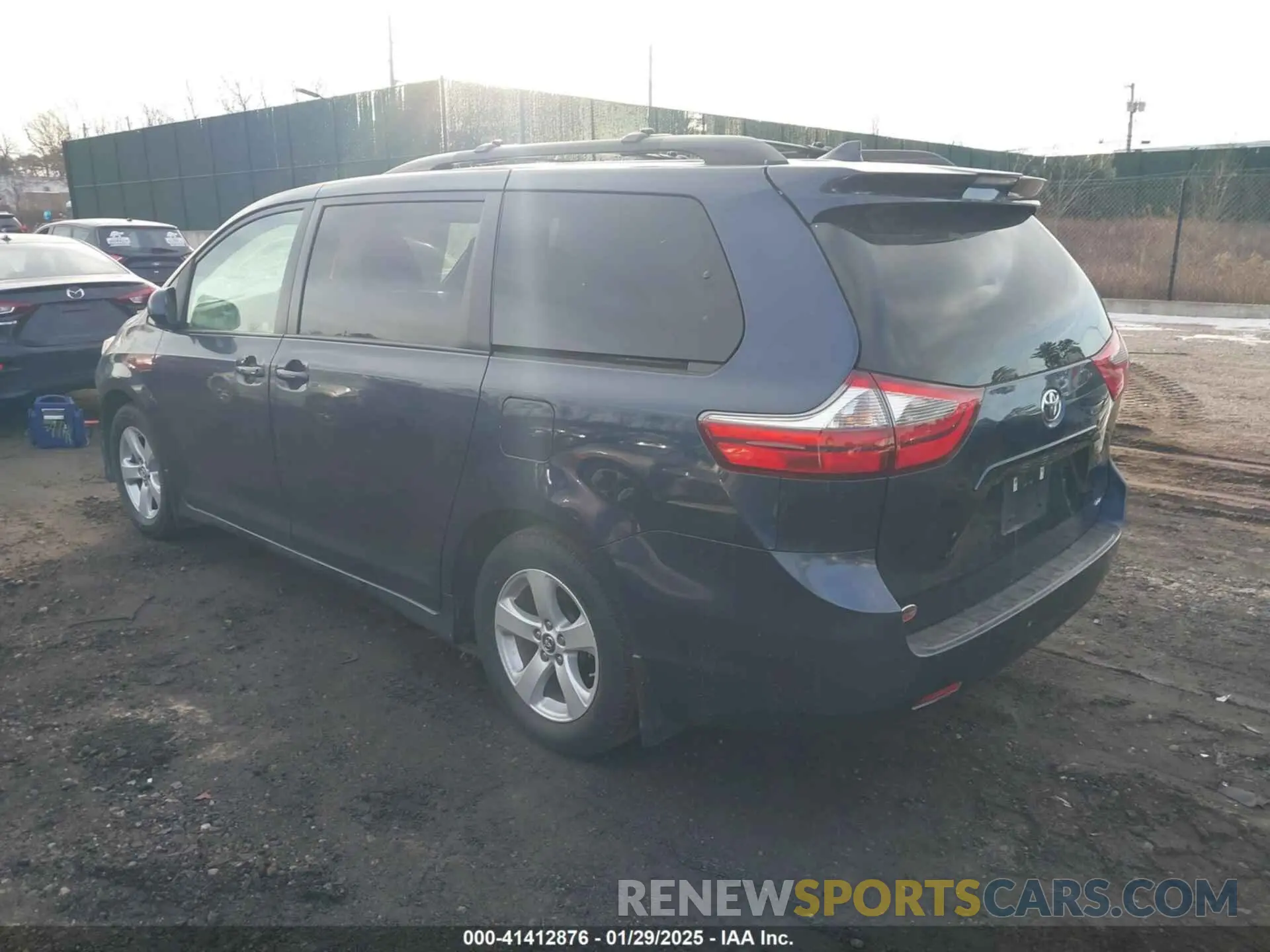 3 Photograph of a damaged car 5TDKZ3DC4LS050616 TOYOTA SIENNA 2020