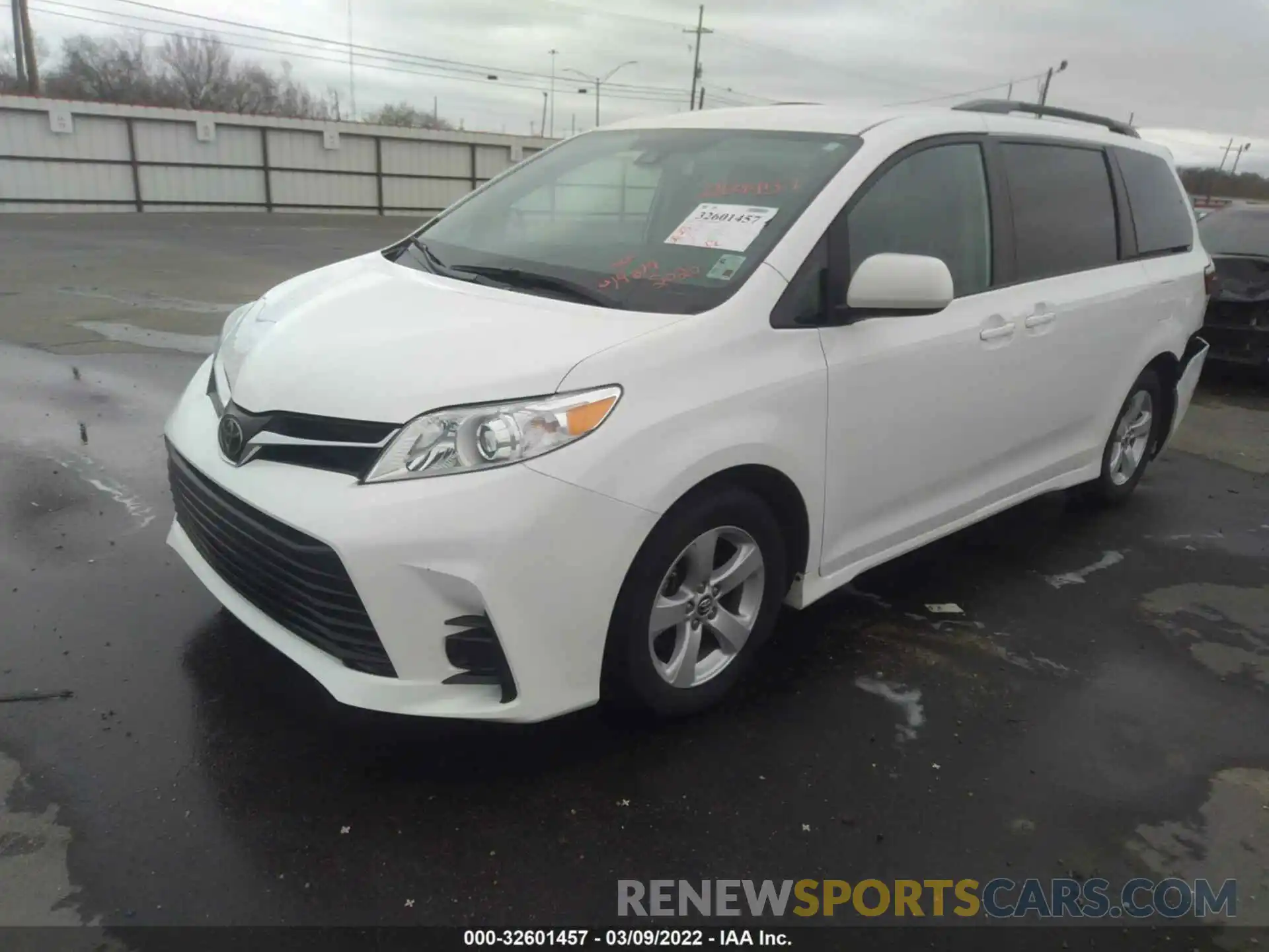 2 Photograph of a damaged car 5TDKZ3DC4LS053158 TOYOTA SIENNA 2020