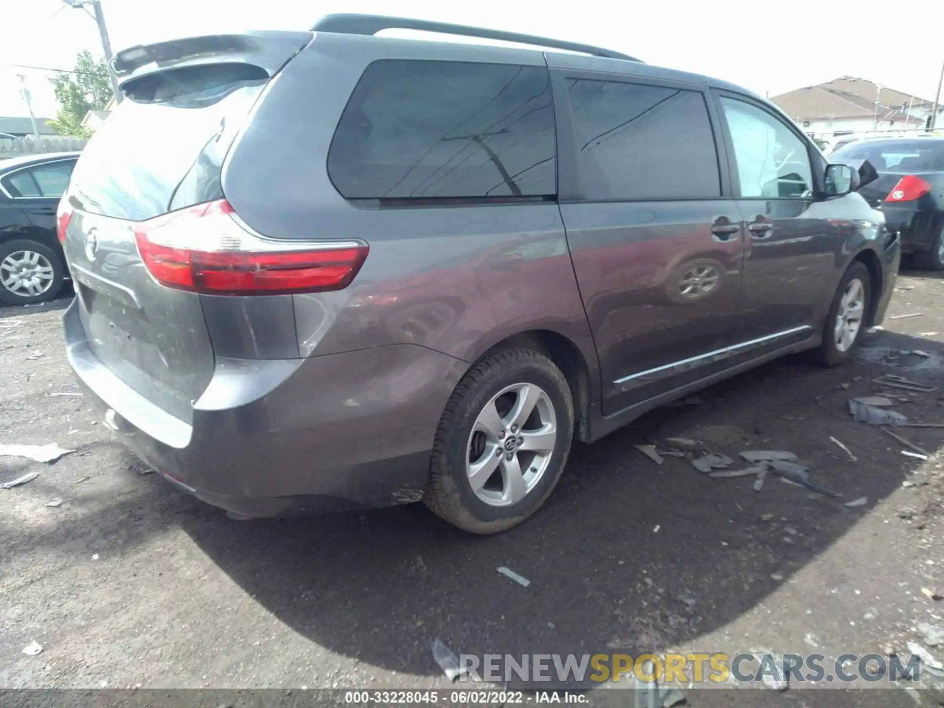 4 Photograph of a damaged car 5TDKZ3DC4LS054035 TOYOTA SIENNA 2020