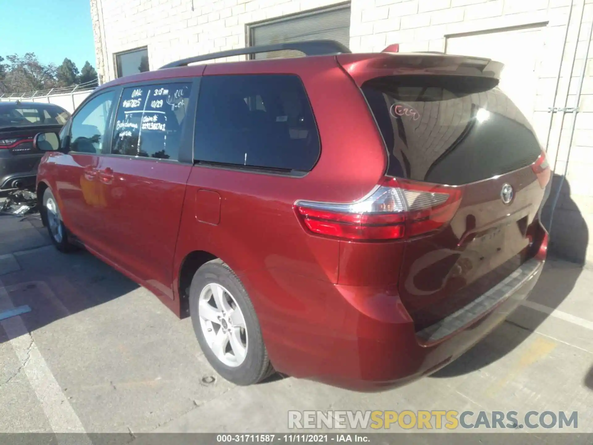 3 Photograph of a damaged car 5TDKZ3DC4LS057274 TOYOTA SIENNA 2020