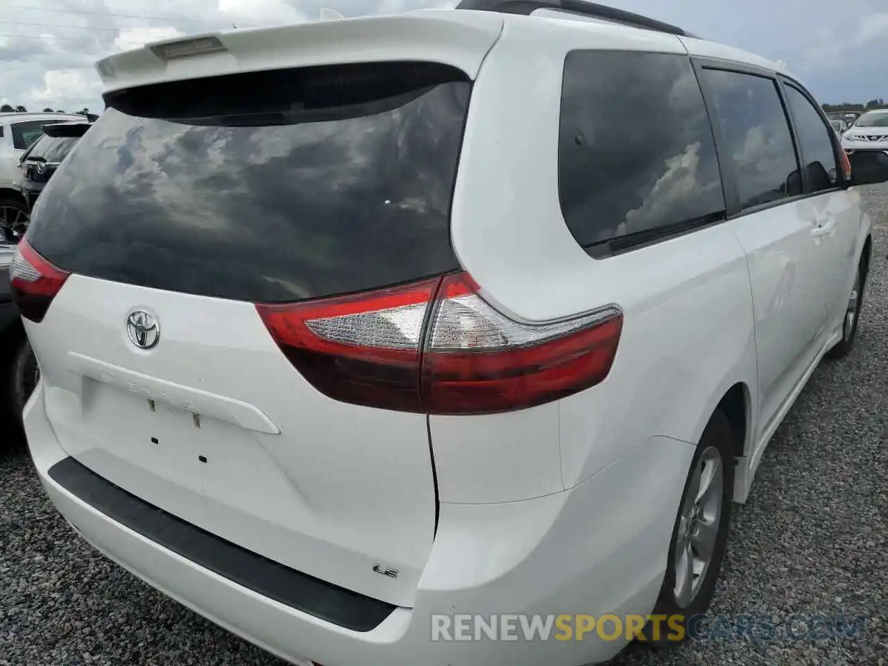 4 Photograph of a damaged car 5TDKZ3DC4LS057985 TOYOTA SIENNA 2020