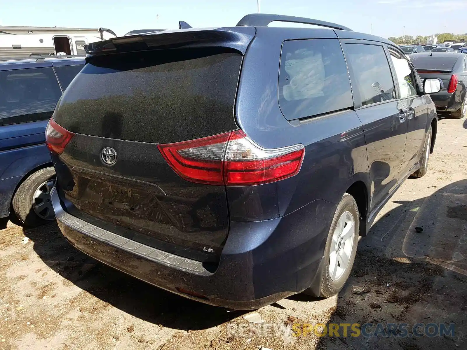 4 Photograph of a damaged car 5TDKZ3DC4LS075483 TOYOTA SIENNA 2020