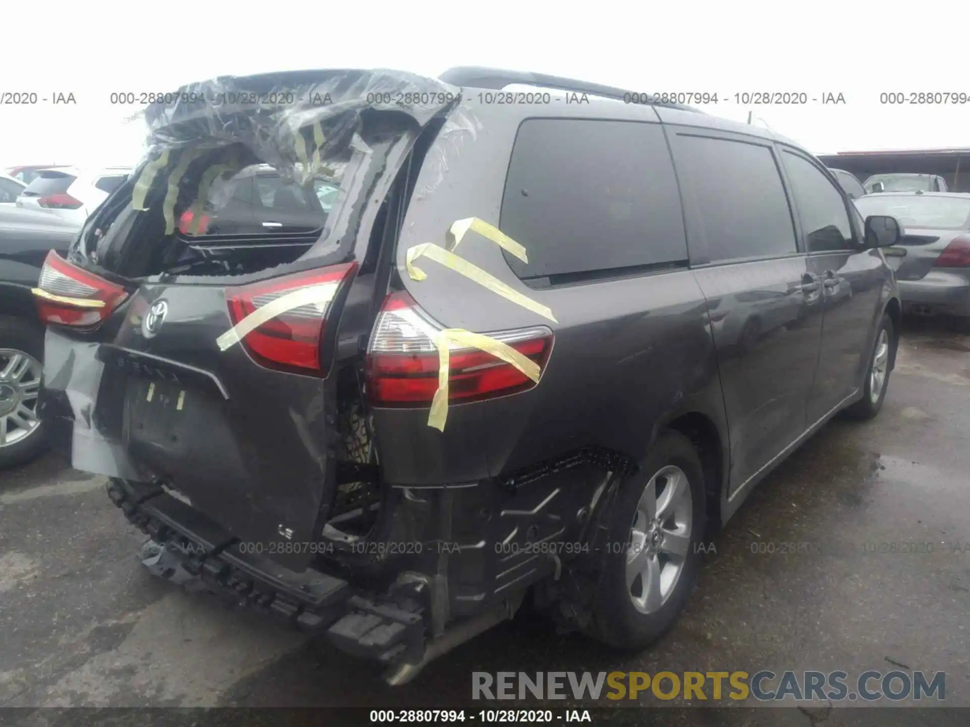 4 Photograph of a damaged car 5TDKZ3DC5LS030679 TOYOTA SIENNA 2020