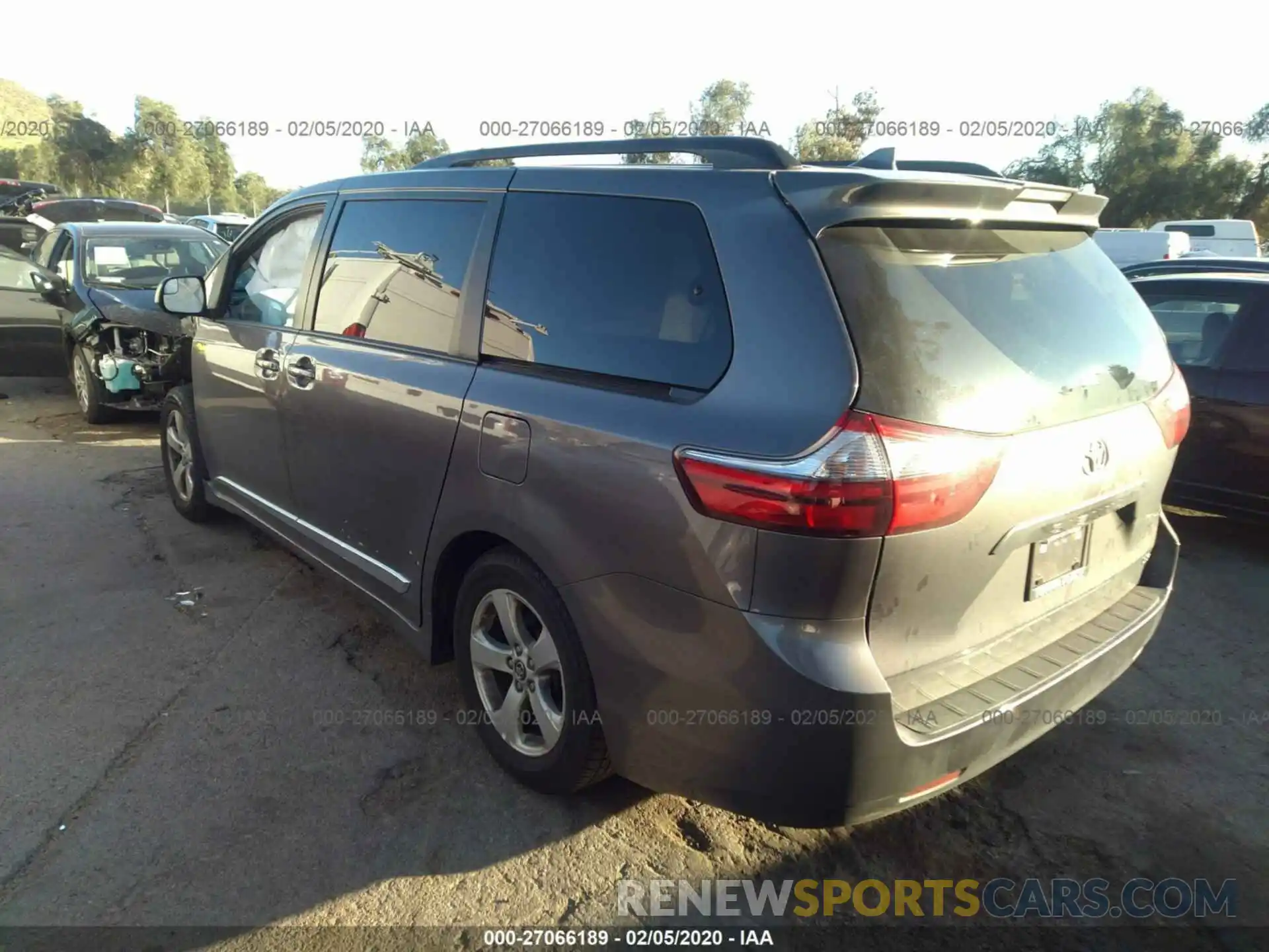 3 Photograph of a damaged car 5TDKZ3DC5LS039687 TOYOTA SIENNA 2020