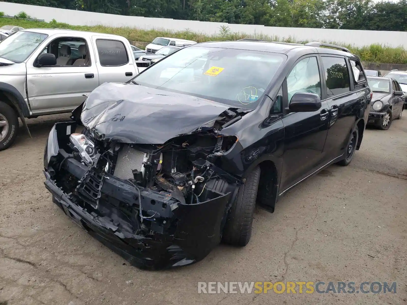 2 Photograph of a damaged car 5TDKZ3DC5LS083673 TOYOTA SIENNA 2020