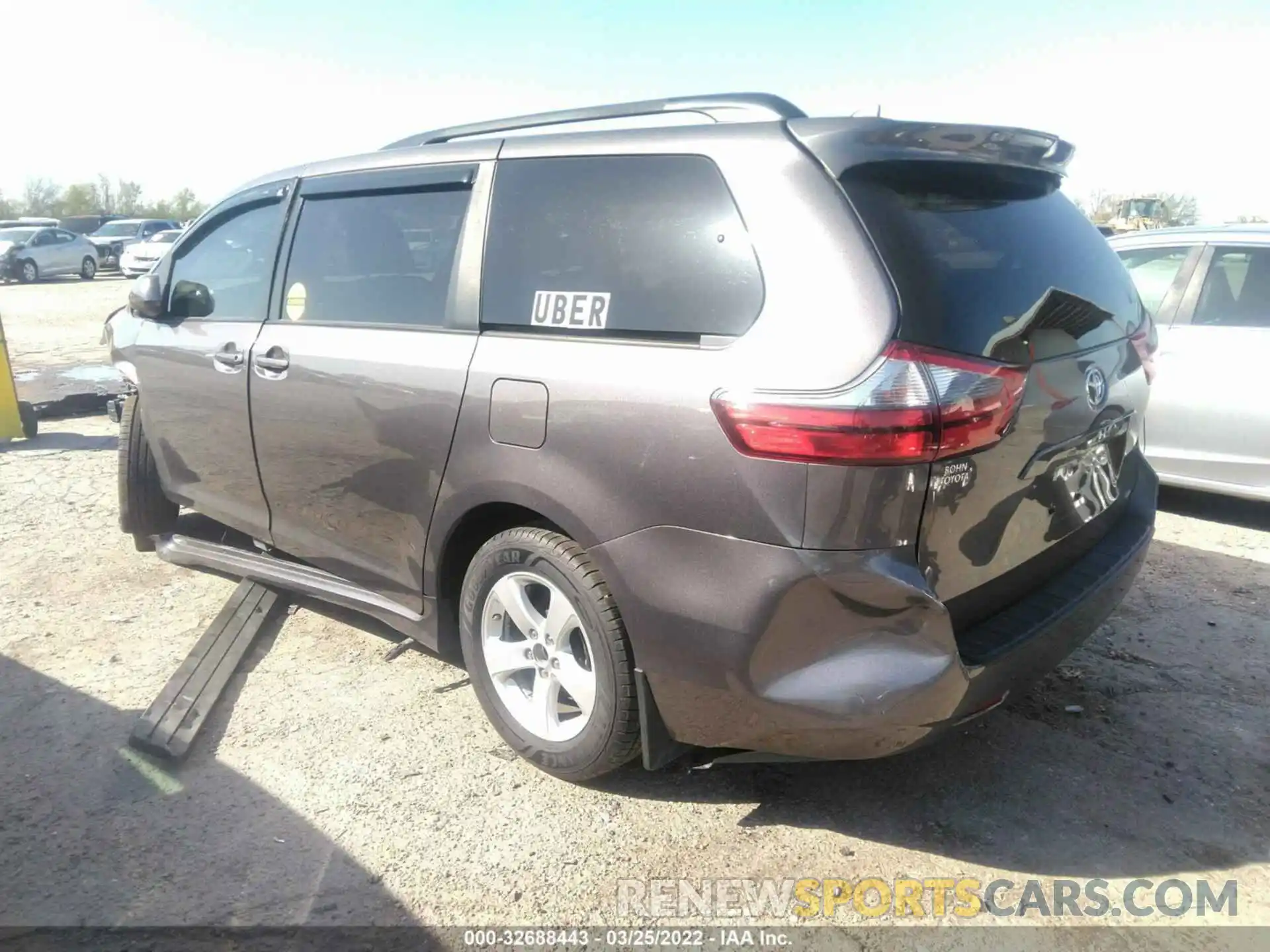 3 Photograph of a damaged car 5TDKZ3DC6LS058717 TOYOTA SIENNA 2020