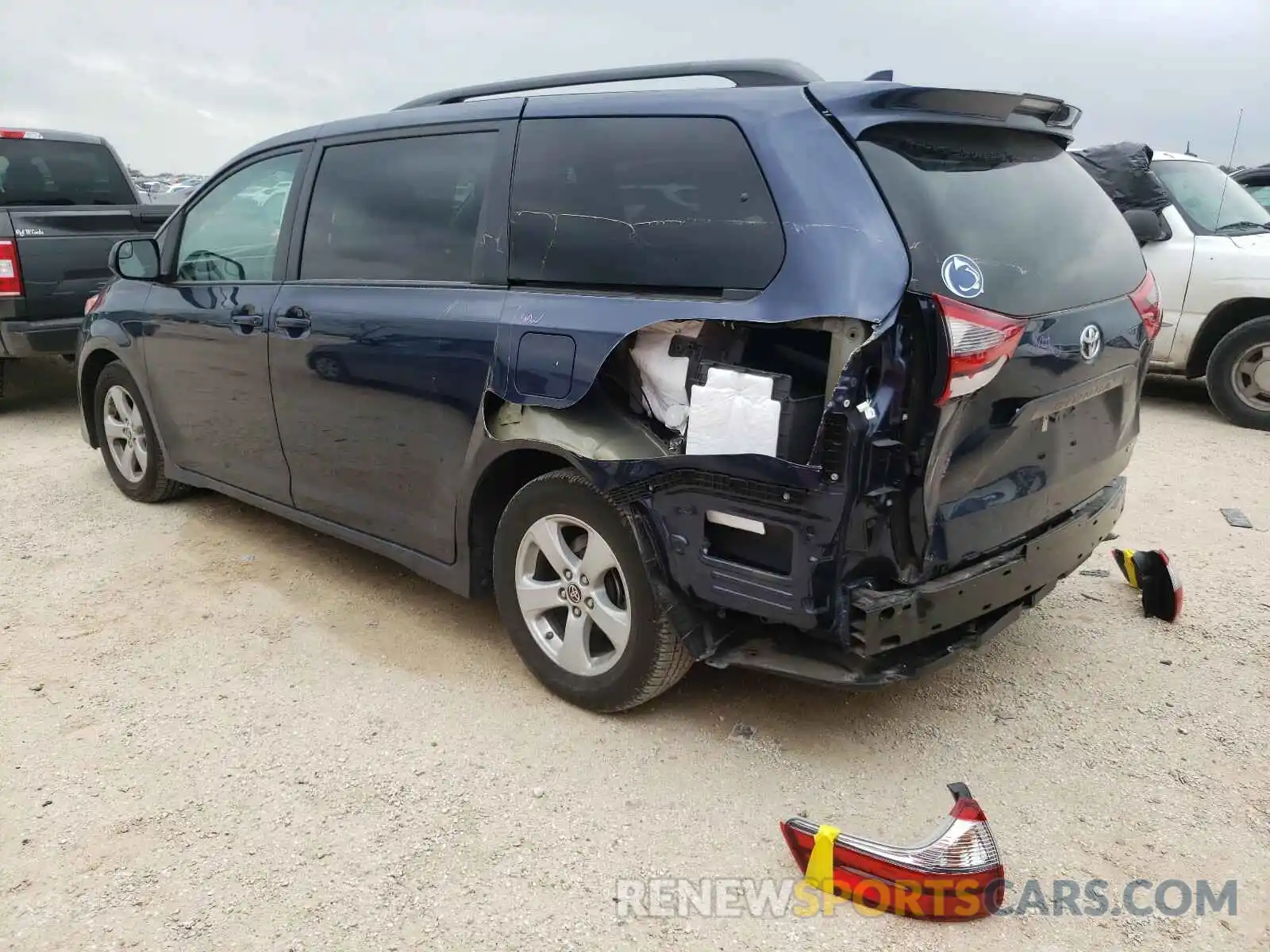 3 Photograph of a damaged car 5TDKZ3DC6LS079146 TOYOTA SIENNA 2020