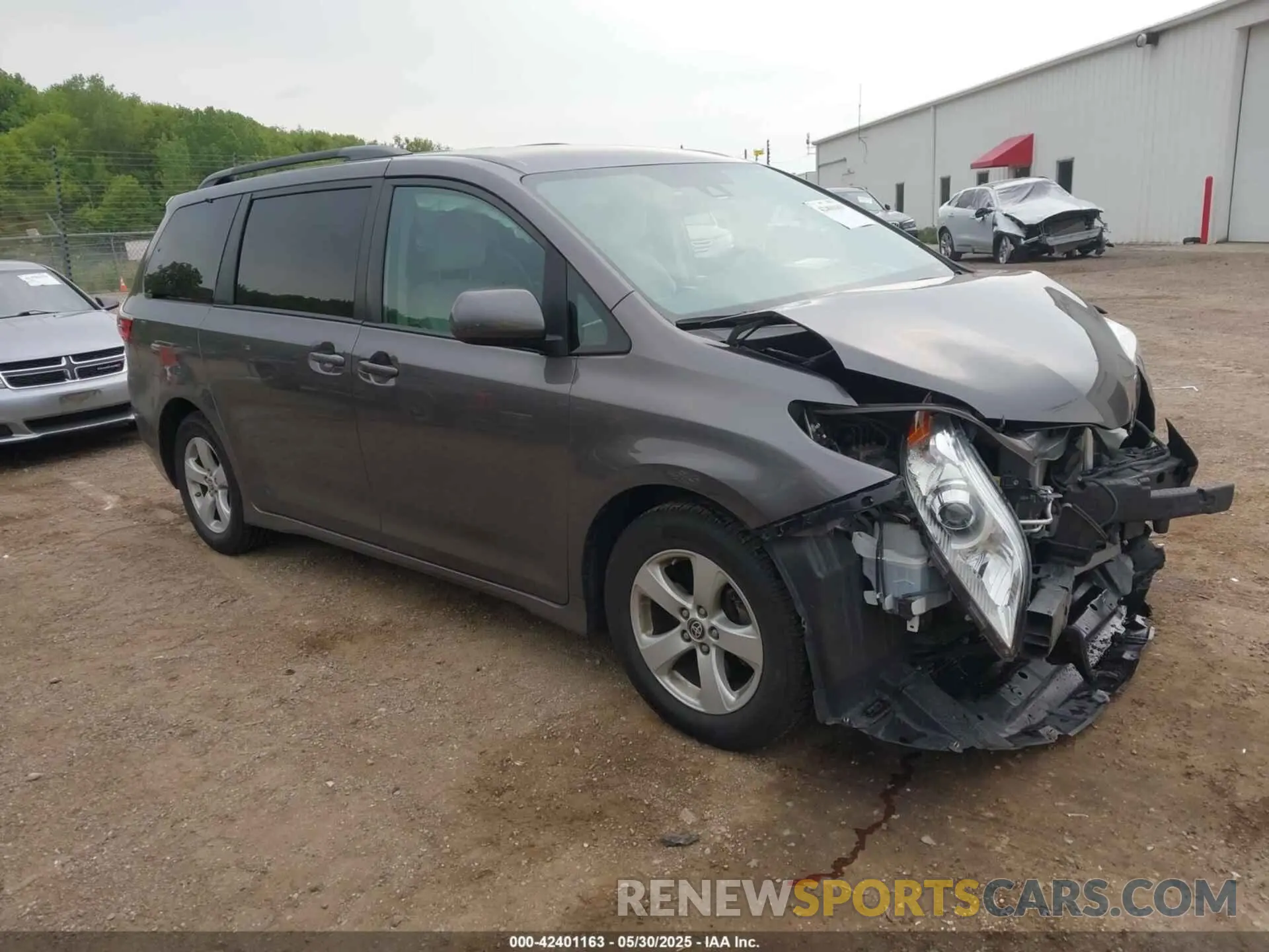 1 Photograph of a damaged car 5TDKZ3DC6LS083567 TOYOTA SIENNA 2020