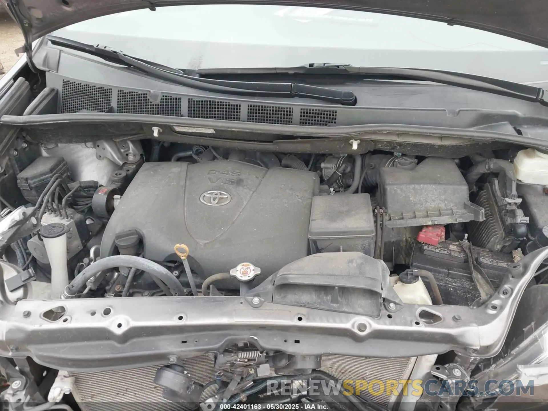 10 Photograph of a damaged car 5TDKZ3DC6LS083567 TOYOTA SIENNA 2020