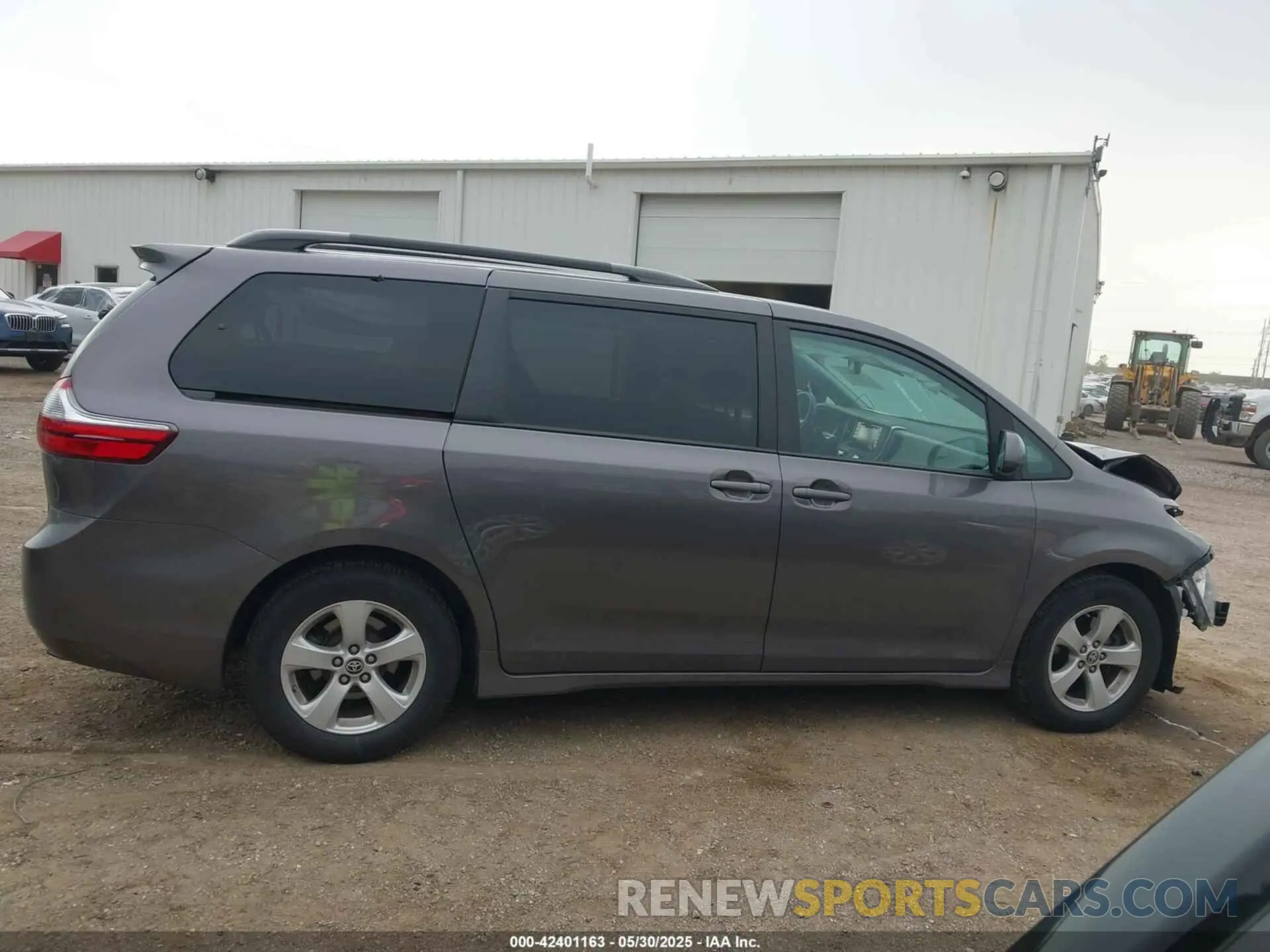 13 Photograph of a damaged car 5TDKZ3DC6LS083567 TOYOTA SIENNA 2020