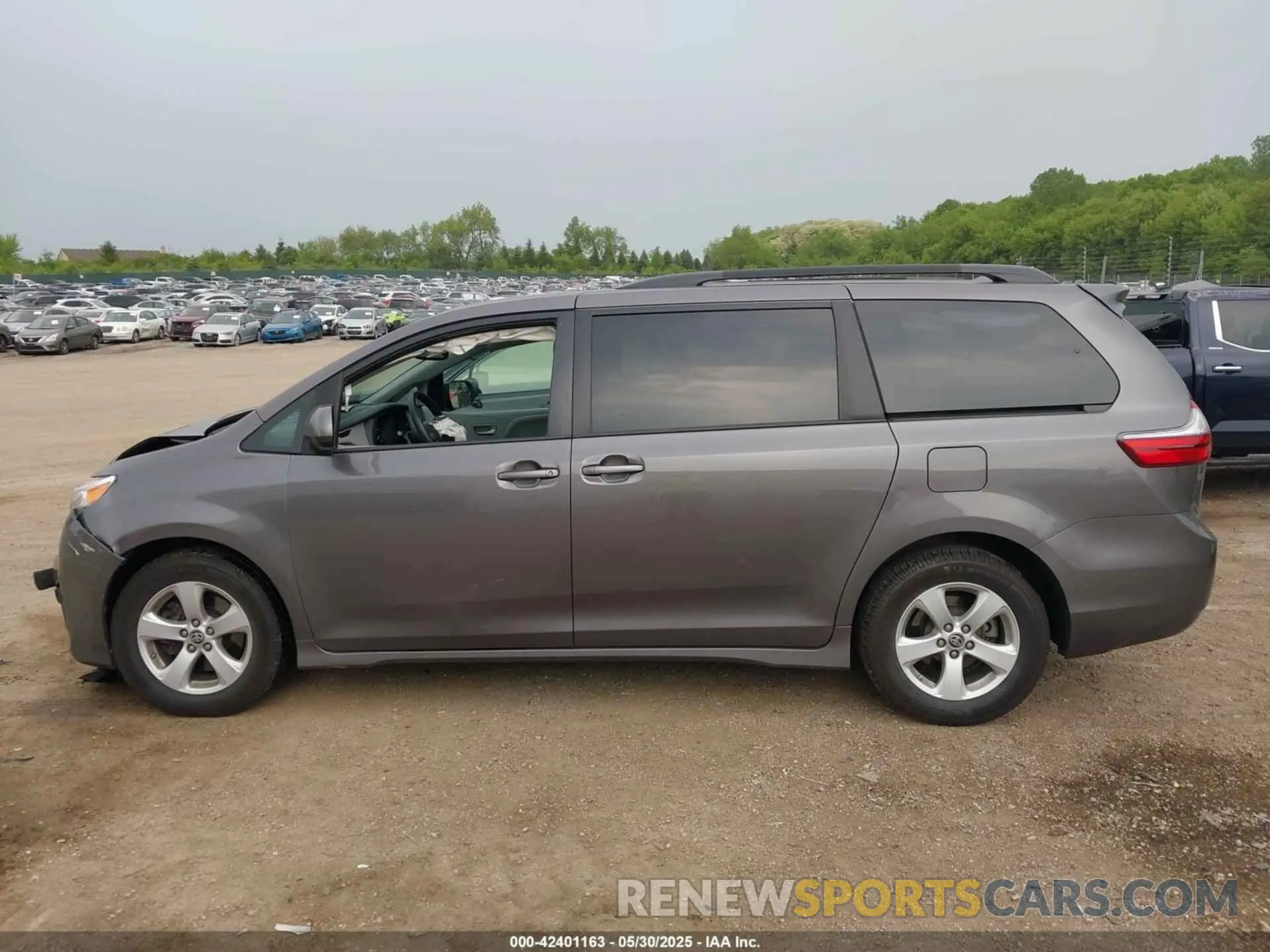 14 Photograph of a damaged car 5TDKZ3DC6LS083567 TOYOTA SIENNA 2020