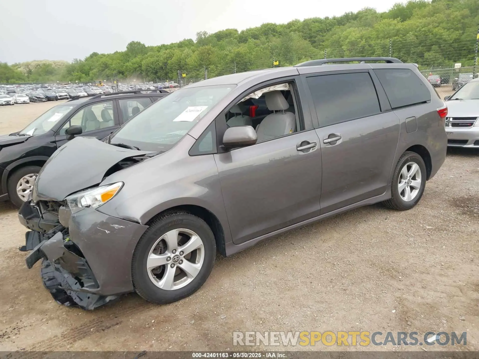 2 Photograph of a damaged car 5TDKZ3DC6LS083567 TOYOTA SIENNA 2020