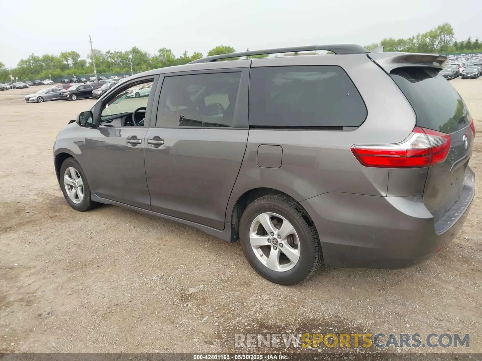 3 Photograph of a damaged car 5TDKZ3DC6LS083567 TOYOTA SIENNA 2020
