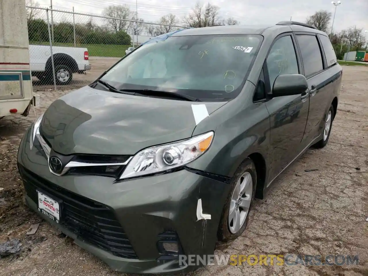 2 Photograph of a damaged car 5TDKZ3DC7LS046091 TOYOTA SIENNA 2020