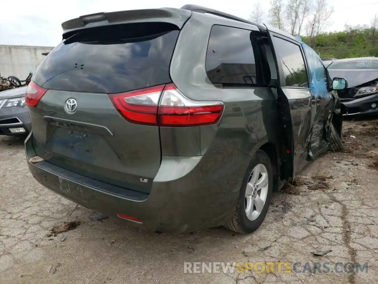 4 Photograph of a damaged car 5TDKZ3DC7LS046091 TOYOTA SIENNA 2020