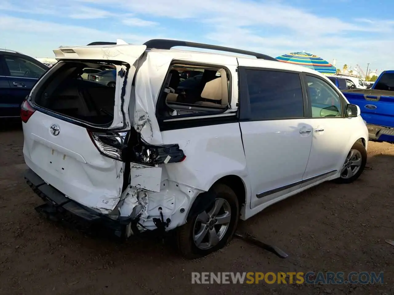 4 Photograph of a damaged car 5TDKZ3DC7LS077289 TOYOTA SIENNA 2020