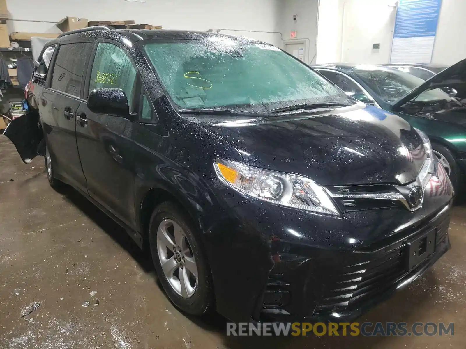 1 Photograph of a damaged car 5TDKZ3DC7LS082900 TOYOTA SIENNA 2020