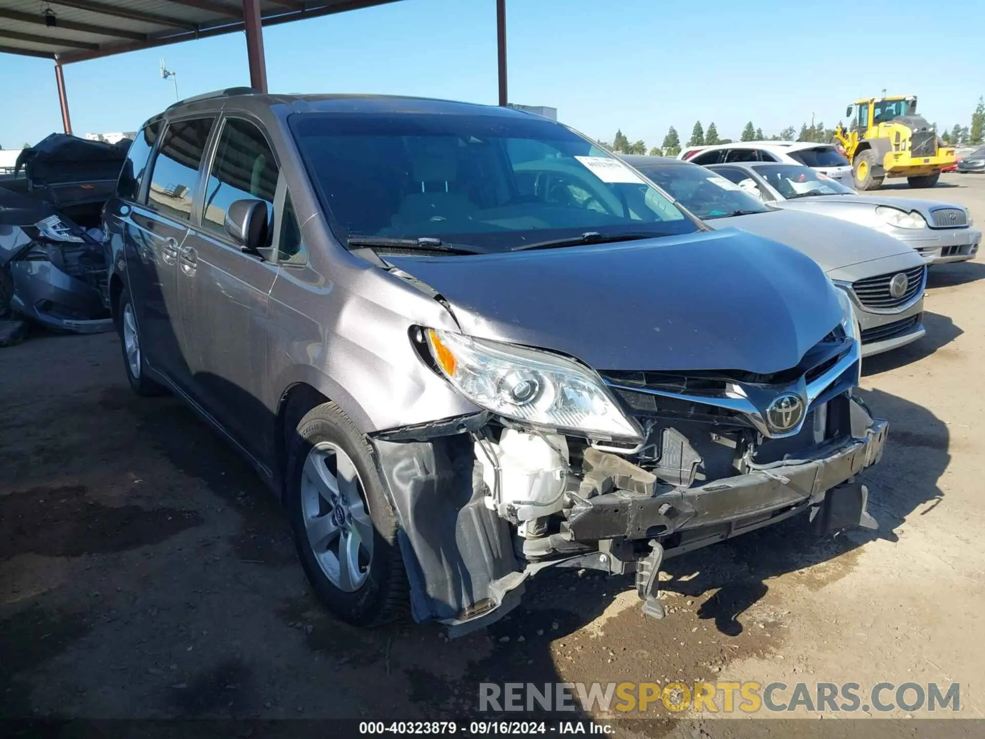 1 Photograph of a damaged car 5TDKZ3DC8LS039733 TOYOTA SIENNA 2020