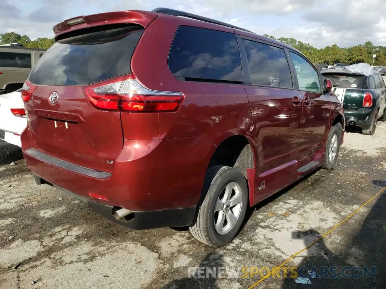 4 Photograph of a damaged car 5TDKZ3DC8LS057200 TOYOTA SIENNA 2020