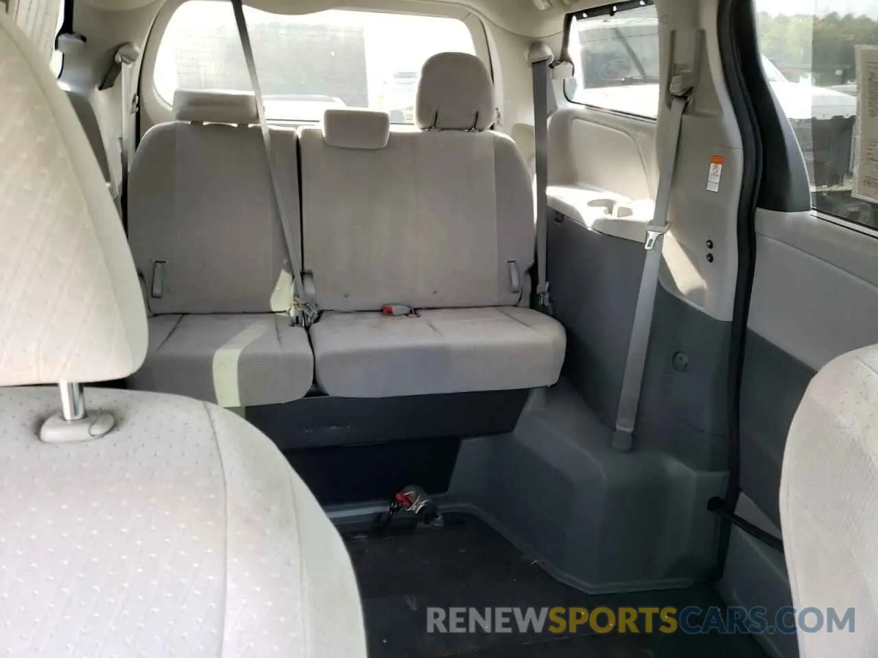 9 Photograph of a damaged car 5TDKZ3DC8LS057200 TOYOTA SIENNA 2020
