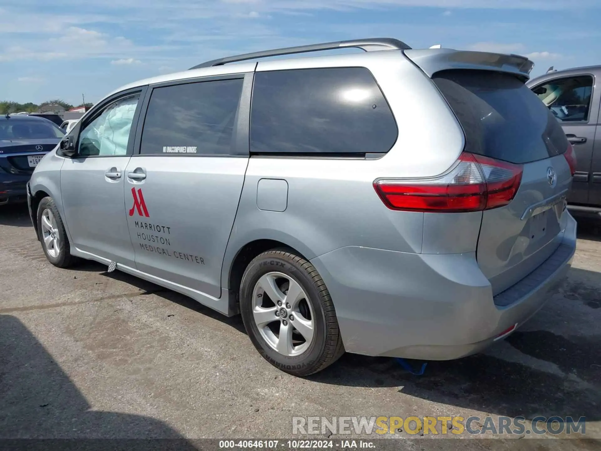 3 Photograph of a damaged car 5TDKZ3DC9LS024142 TOYOTA SIENNA 2020