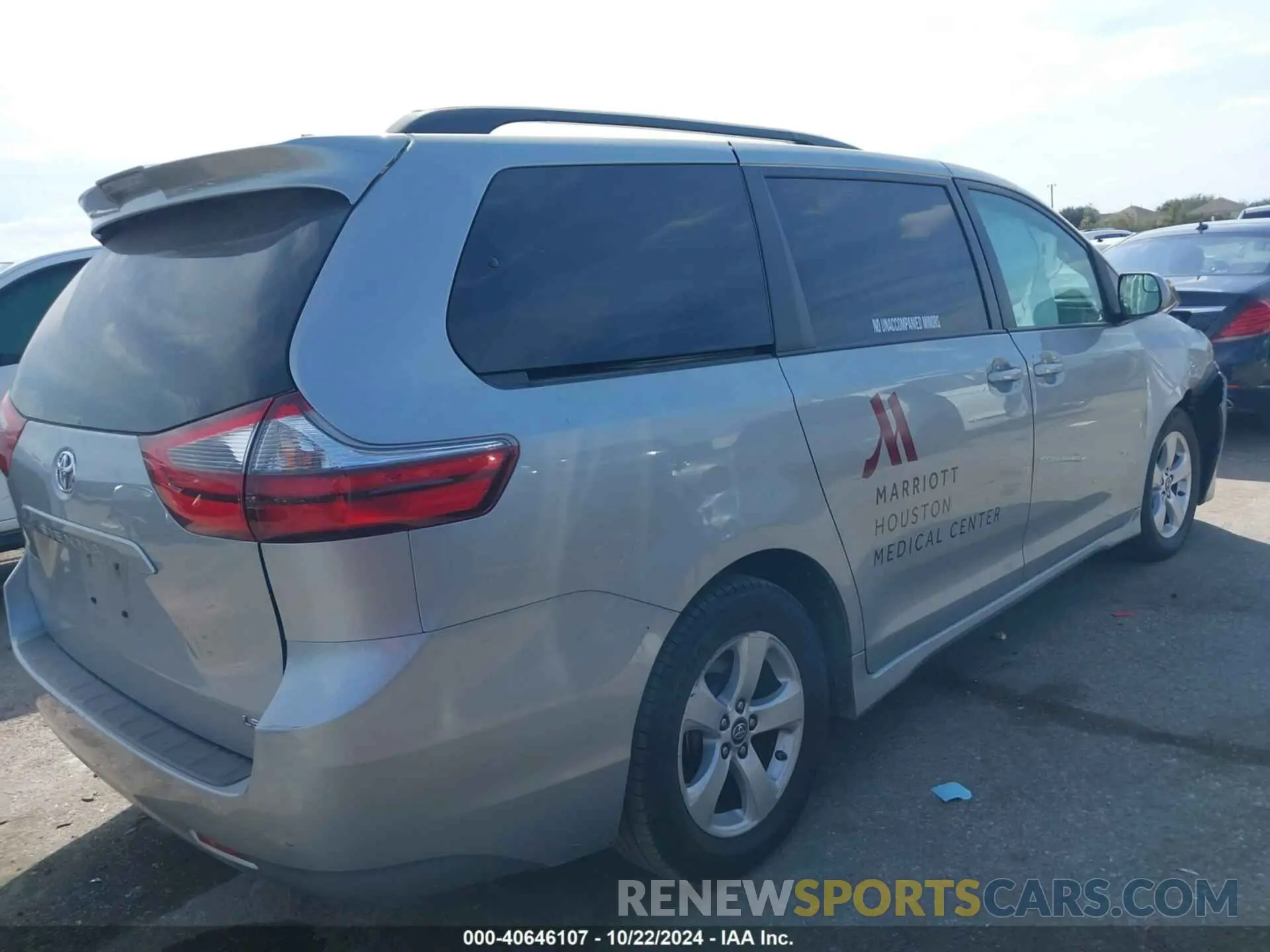 4 Photograph of a damaged car 5TDKZ3DC9LS024142 TOYOTA SIENNA 2020