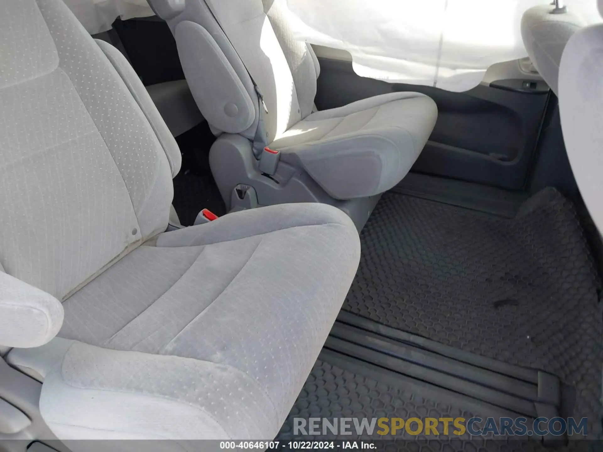 8 Photograph of a damaged car 5TDKZ3DC9LS024142 TOYOTA SIENNA 2020