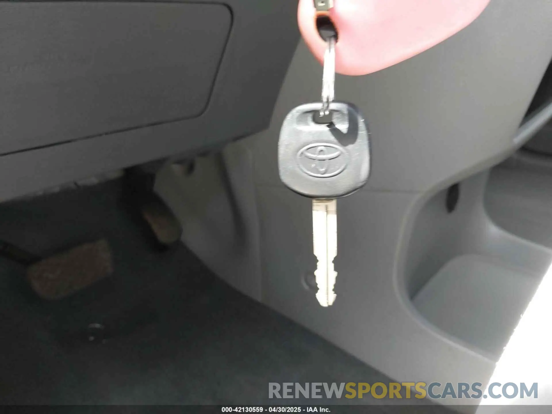 11 Photograph of a damaged car 5TDKZ3DC9LS041880 TOYOTA SIENNA 2020
