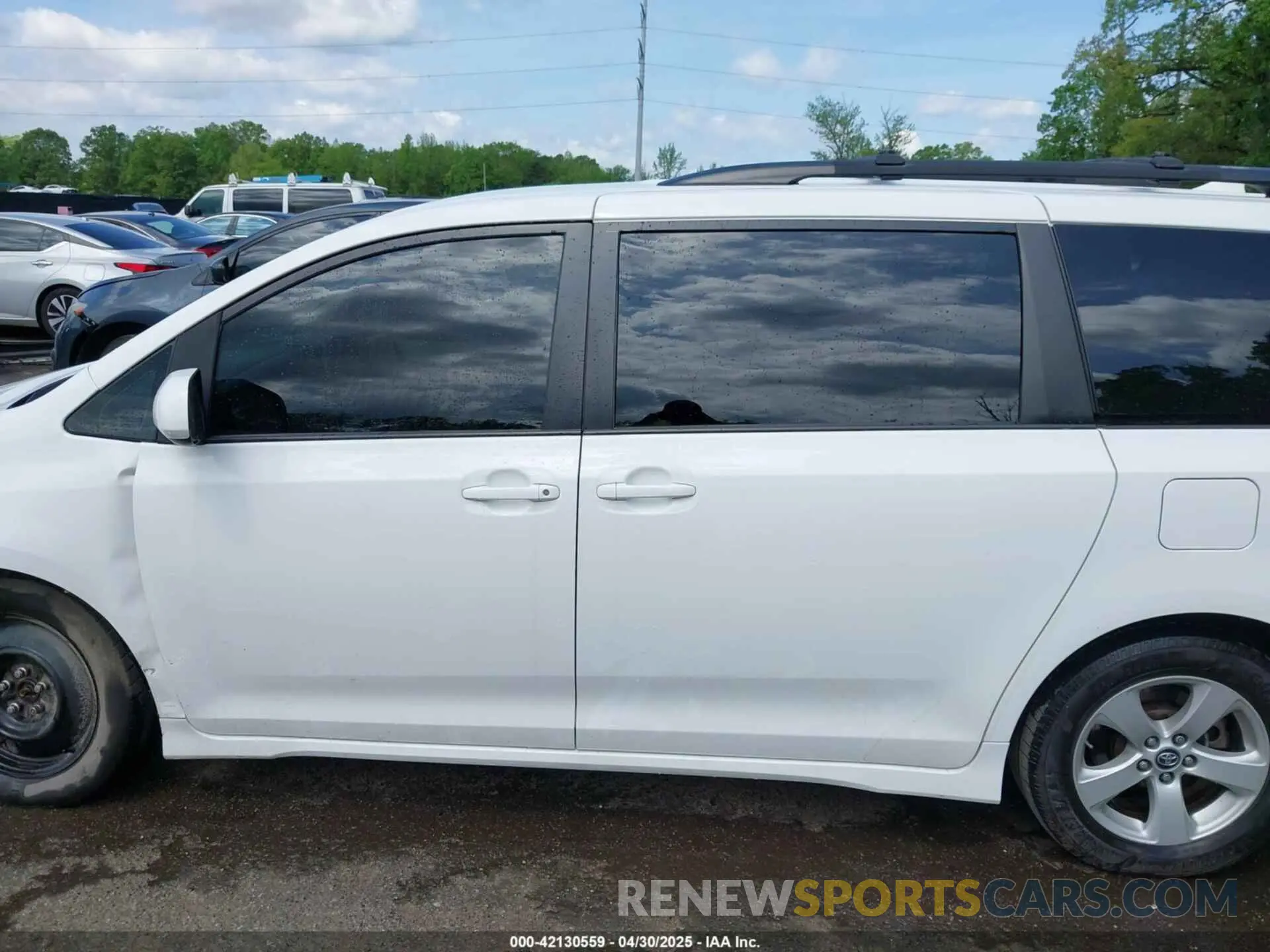 15 Photograph of a damaged car 5TDKZ3DC9LS041880 TOYOTA SIENNA 2020