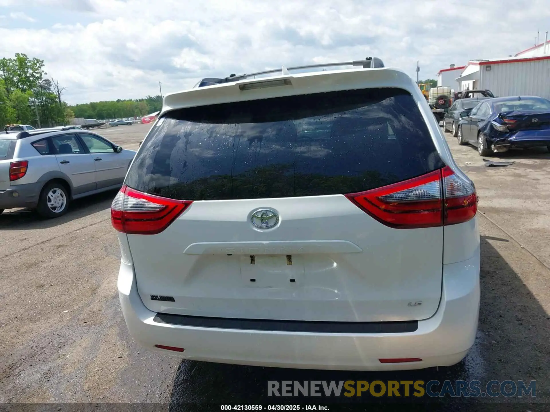 17 Photograph of a damaged car 5TDKZ3DC9LS041880 TOYOTA SIENNA 2020