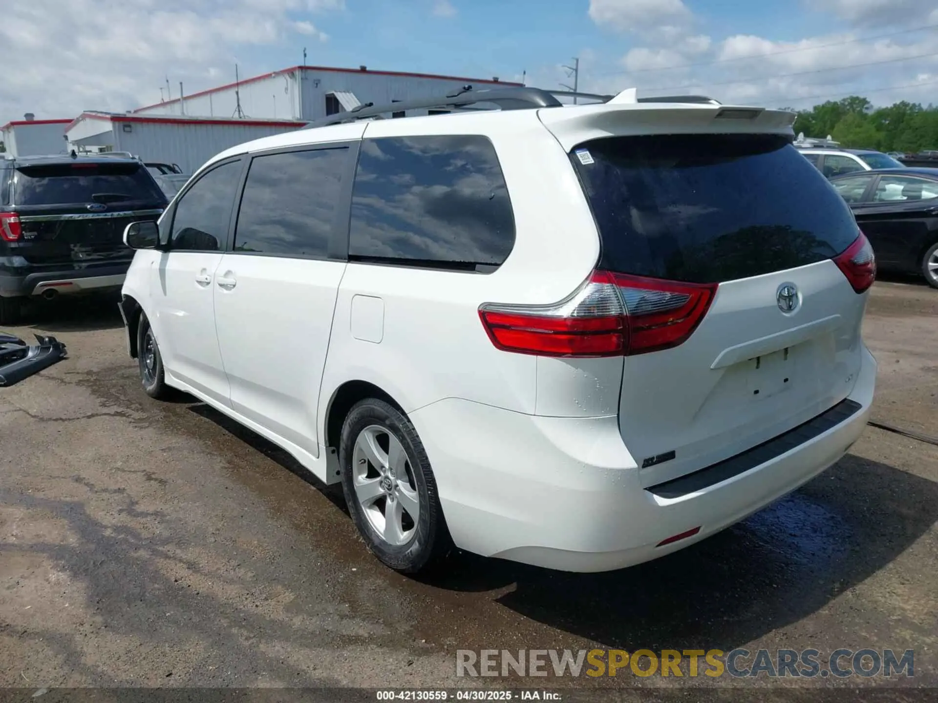 3 Photograph of a damaged car 5TDKZ3DC9LS041880 TOYOTA SIENNA 2020