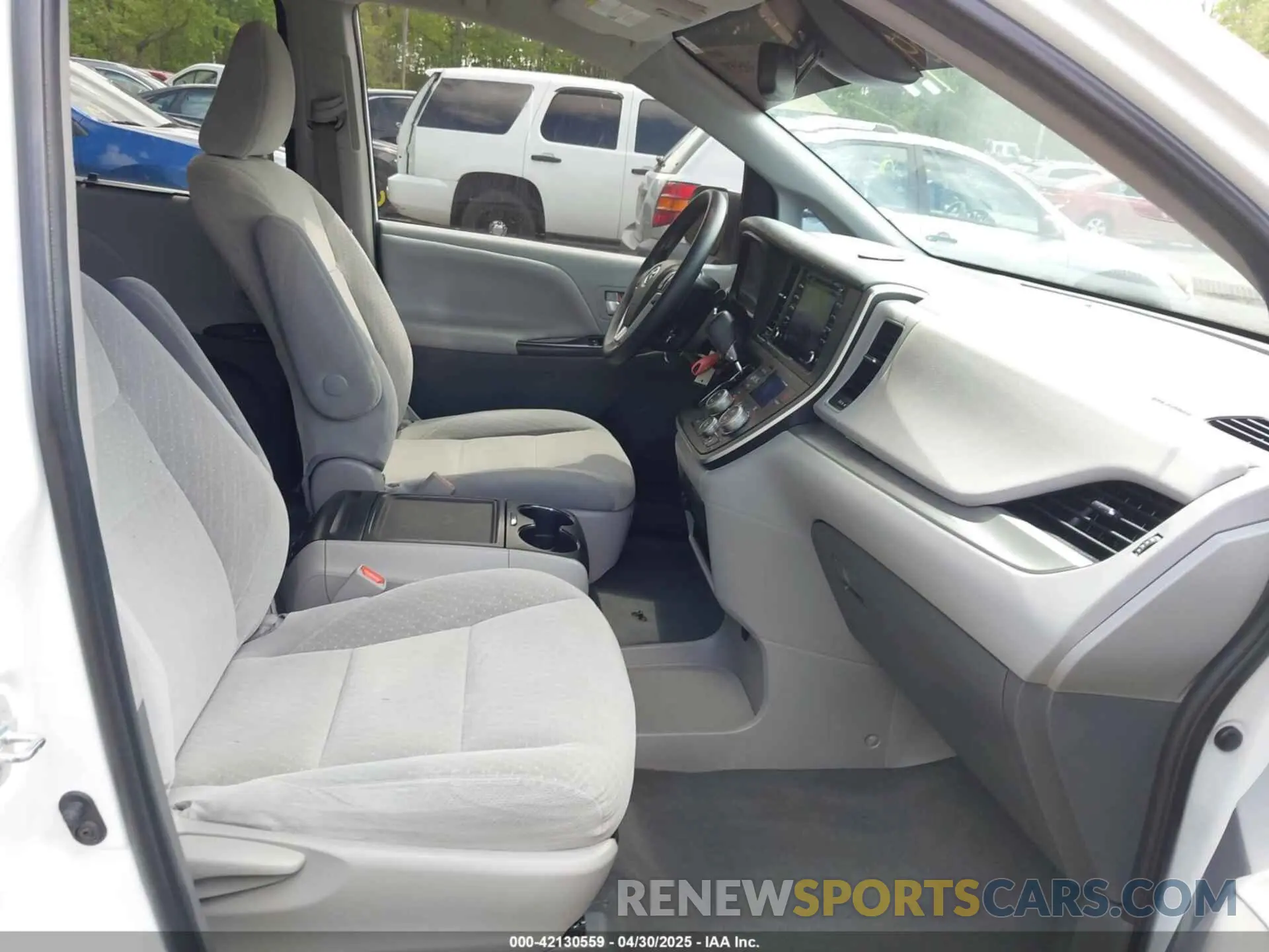 5 Photograph of a damaged car 5TDKZ3DC9LS041880 TOYOTA SIENNA 2020