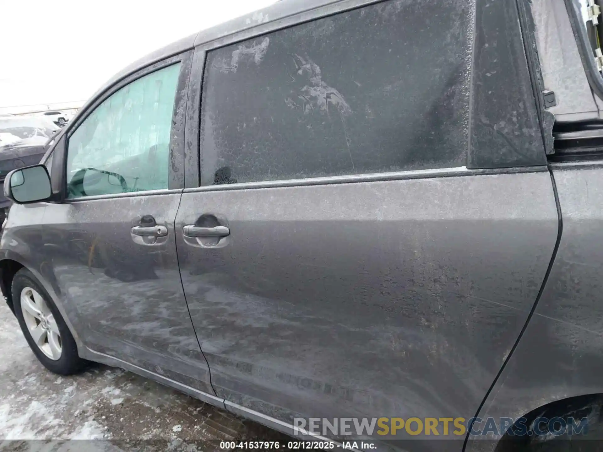 14 Photograph of a damaged car 5TDKZ3DC9LS077763 TOYOTA SIENNA 2020