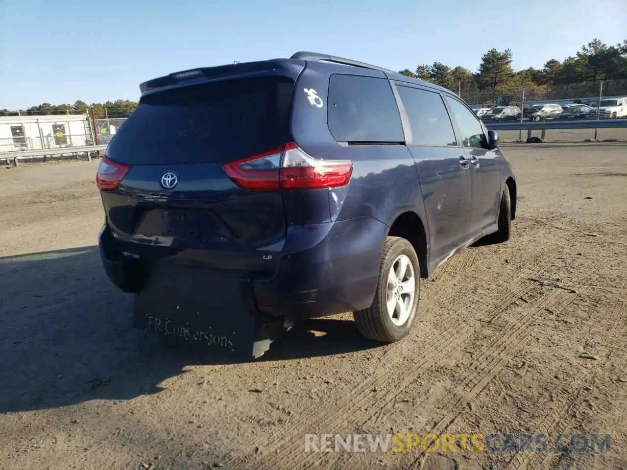 4 Photograph of a damaged car 5TDKZ3DC9LS079108 TOYOTA SIENNA 2020