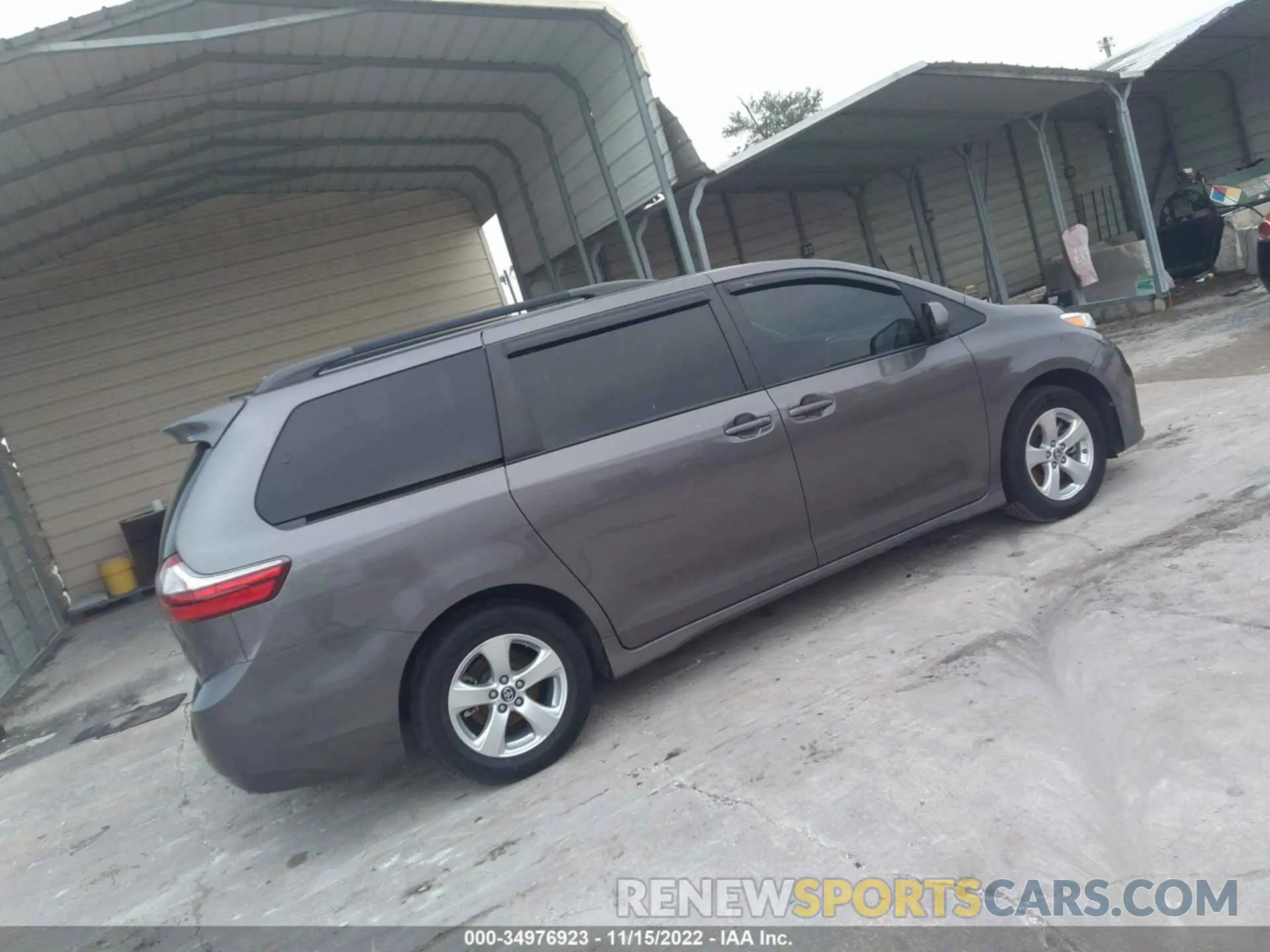 4 Photograph of a damaged car 5TDKZ3DCXLS023808 TOYOTA SIENNA 2020
