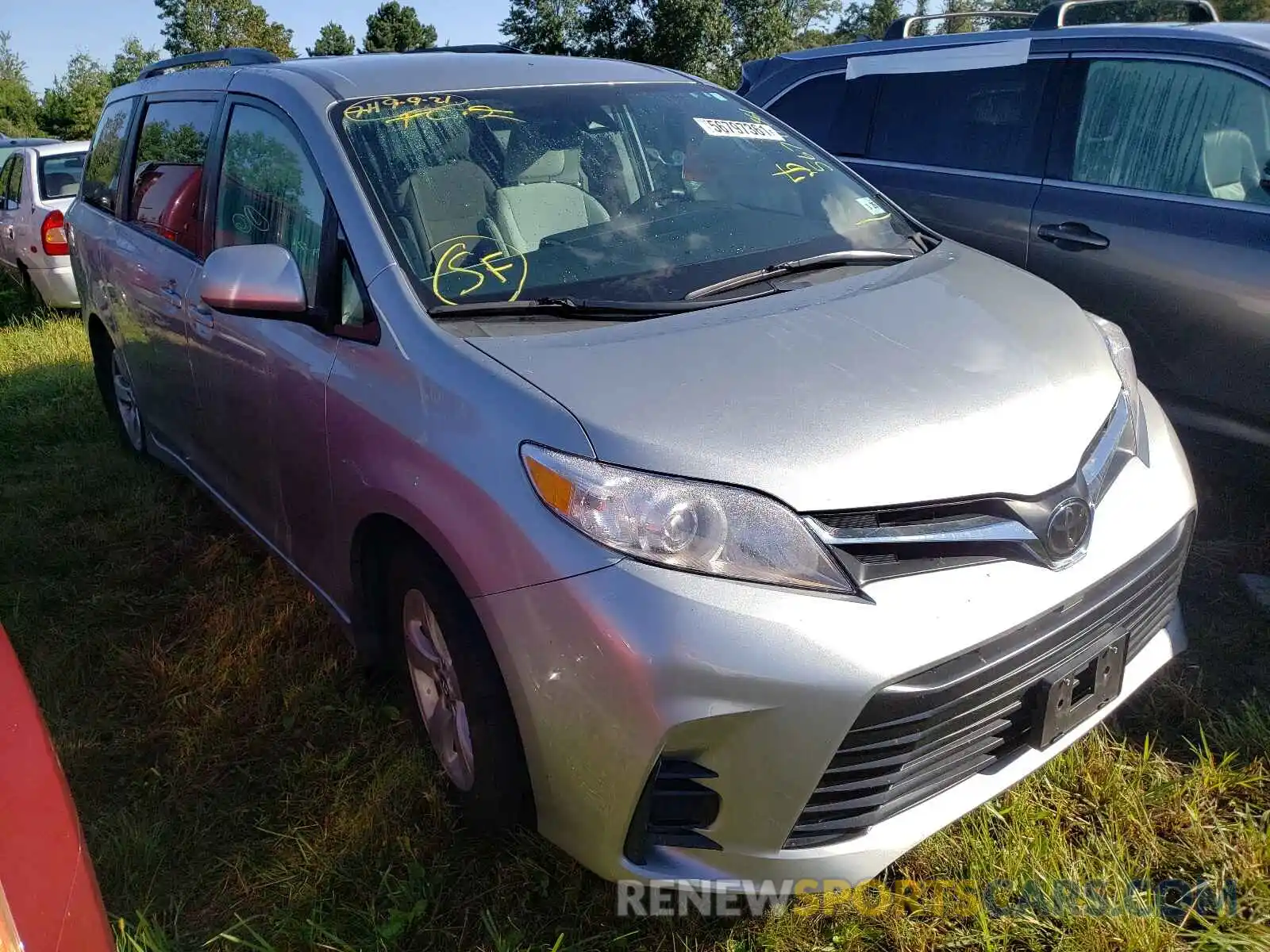 1 Photograph of a damaged car 5TDKZ3DCXLS052340 TOYOTA SIENNA 2020