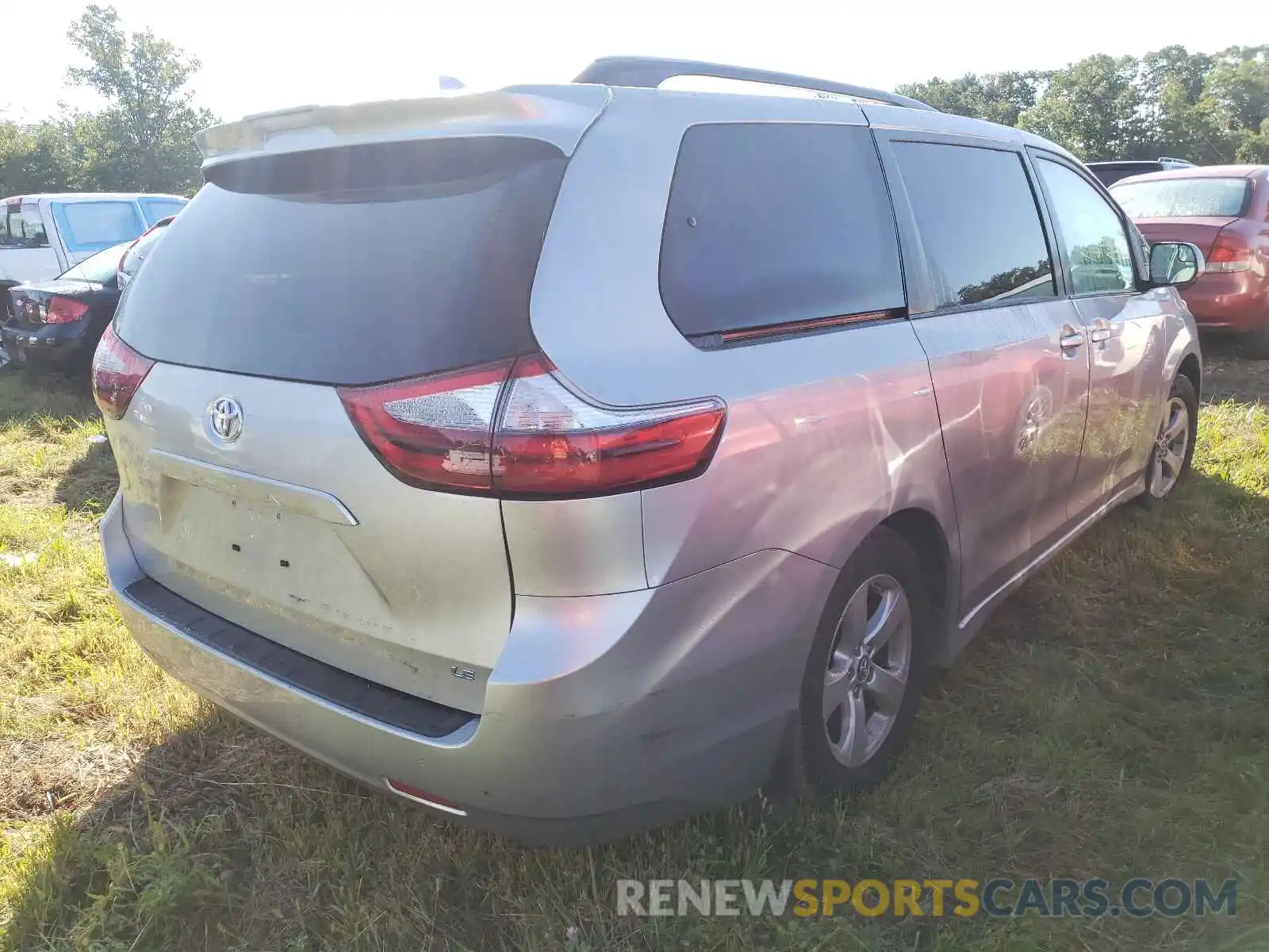 4 Photograph of a damaged car 5TDKZ3DCXLS052340 TOYOTA SIENNA 2020