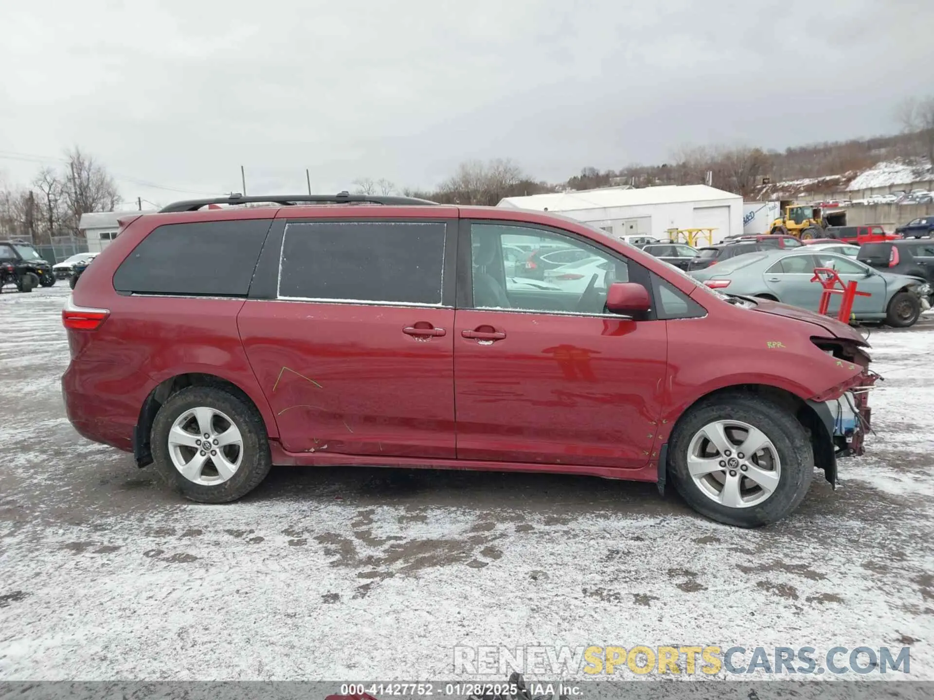 13 Photograph of a damaged car 5TDKZ3DCXLS053763 TOYOTA SIENNA 2020