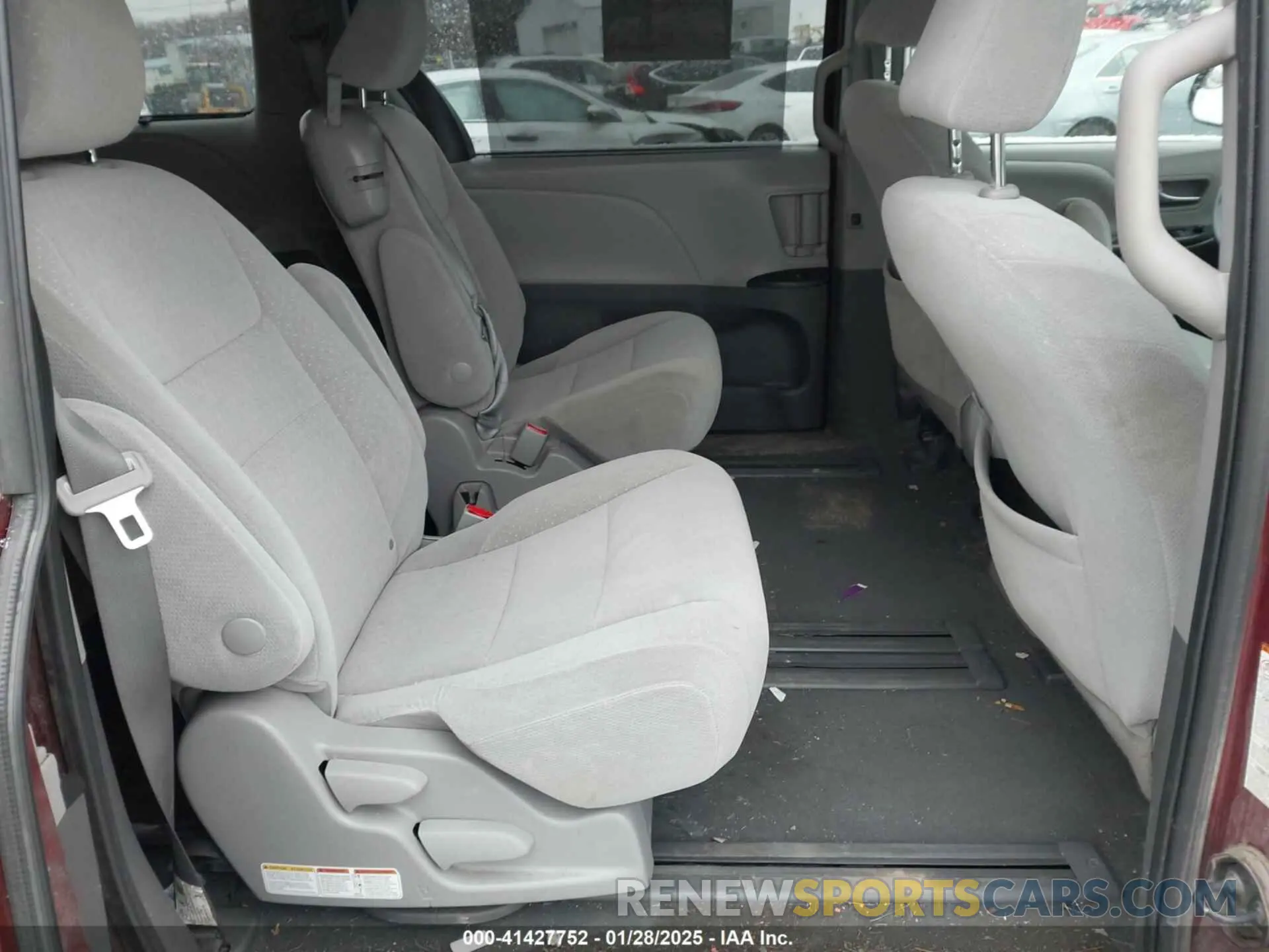 8 Photograph of a damaged car 5TDKZ3DCXLS053763 TOYOTA SIENNA 2020