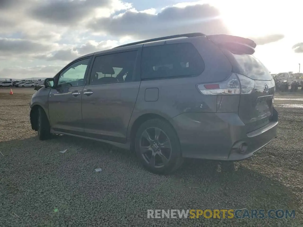 2 Photograph of a damaged car 5TDXZ3DC0LS062302 TOYOTA SIENNA 2020