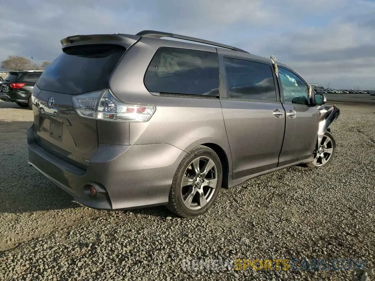 3 Photograph of a damaged car 5TDXZ3DC0LS062302 TOYOTA SIENNA 2020
