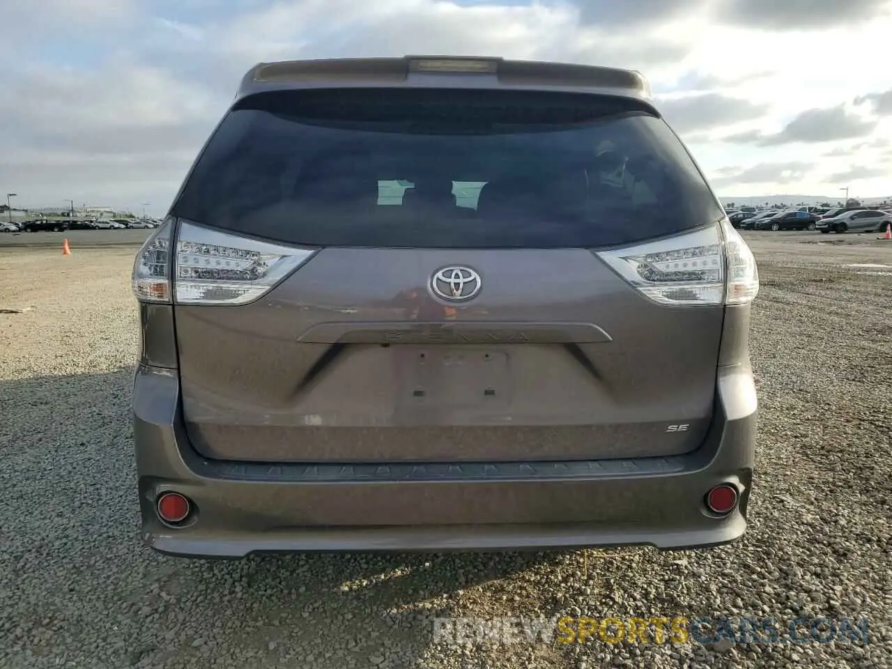6 Photograph of a damaged car 5TDXZ3DC0LS062302 TOYOTA SIENNA 2020