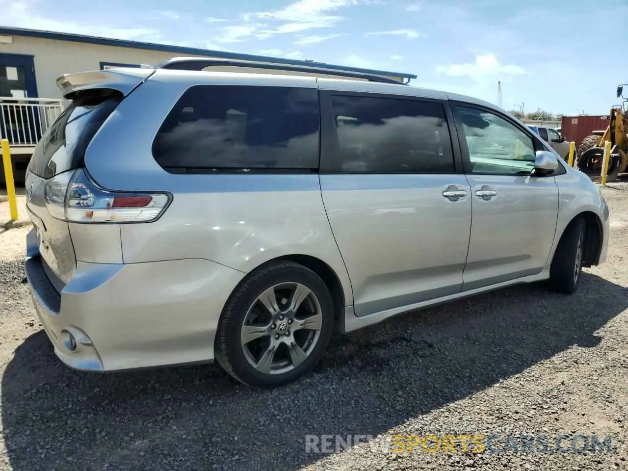 3 Photograph of a damaged car 5TDXZ3DC0LS064082 TOYOTA SIENNA 2020