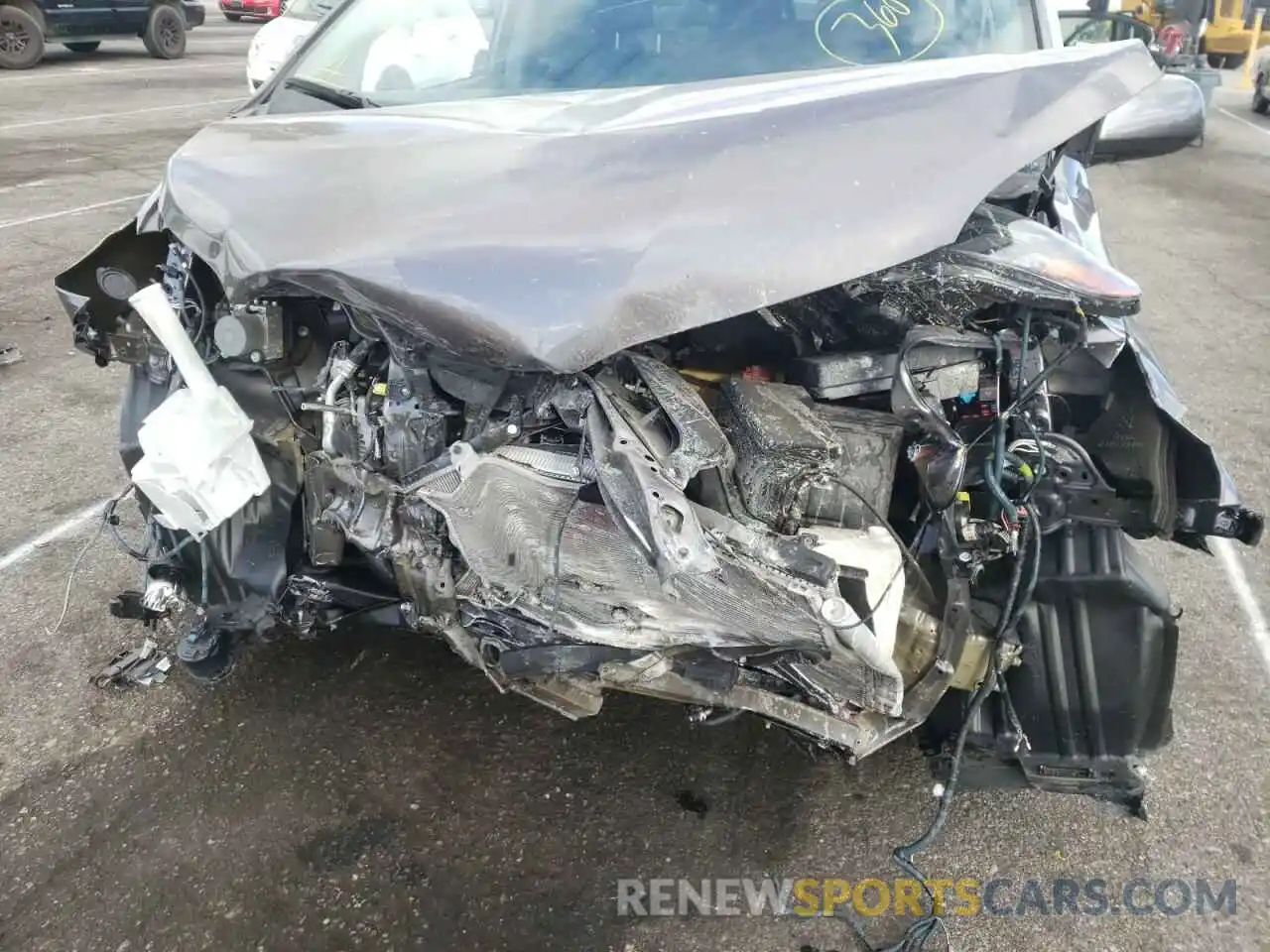 9 Photograph of a damaged car 5TDXZ3DC2LS035179 TOYOTA SIENNA 2020