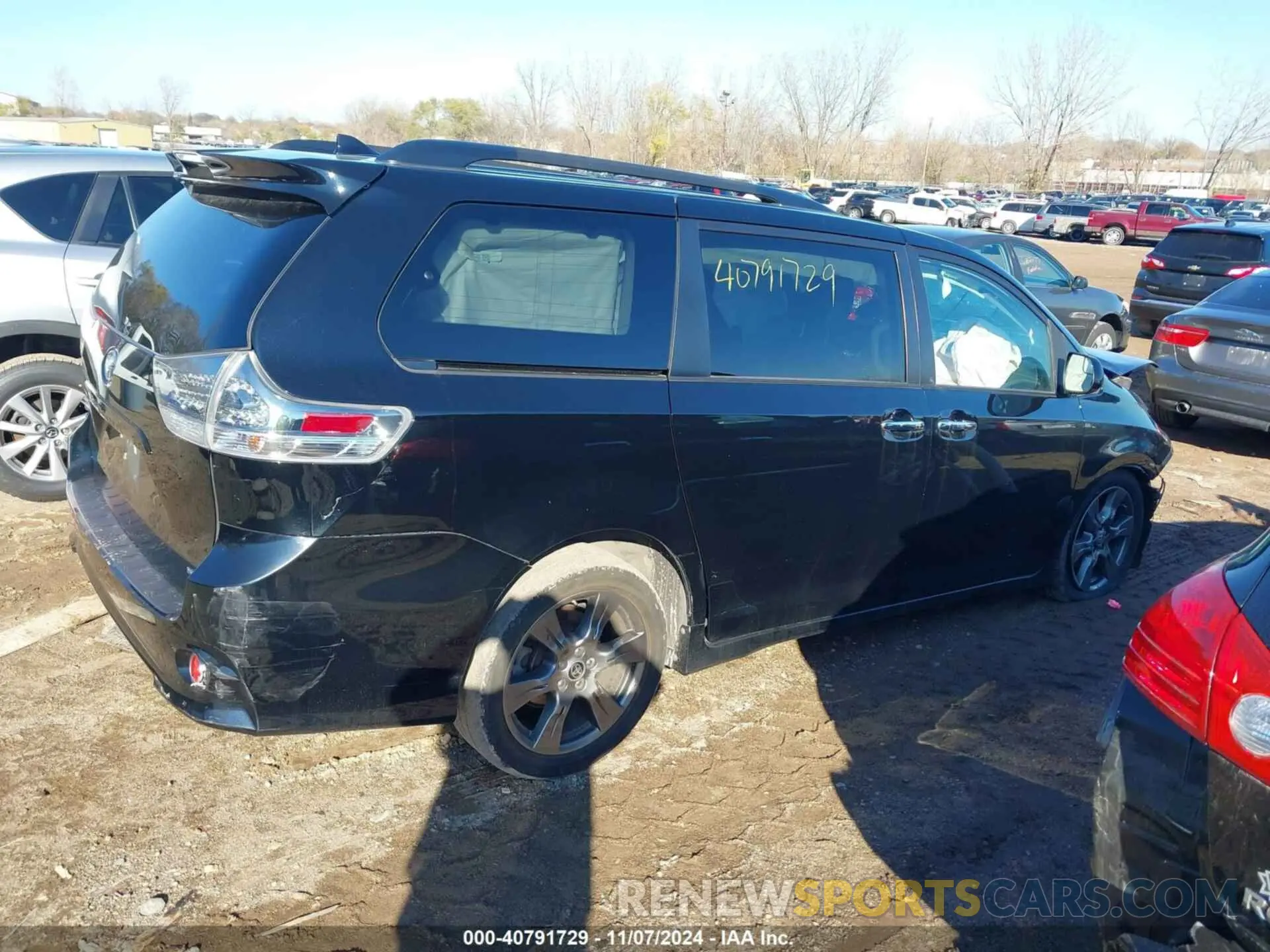 12 Photograph of a damaged car 5TDXZ3DC2LS085788 TOYOTA SIENNA 2020