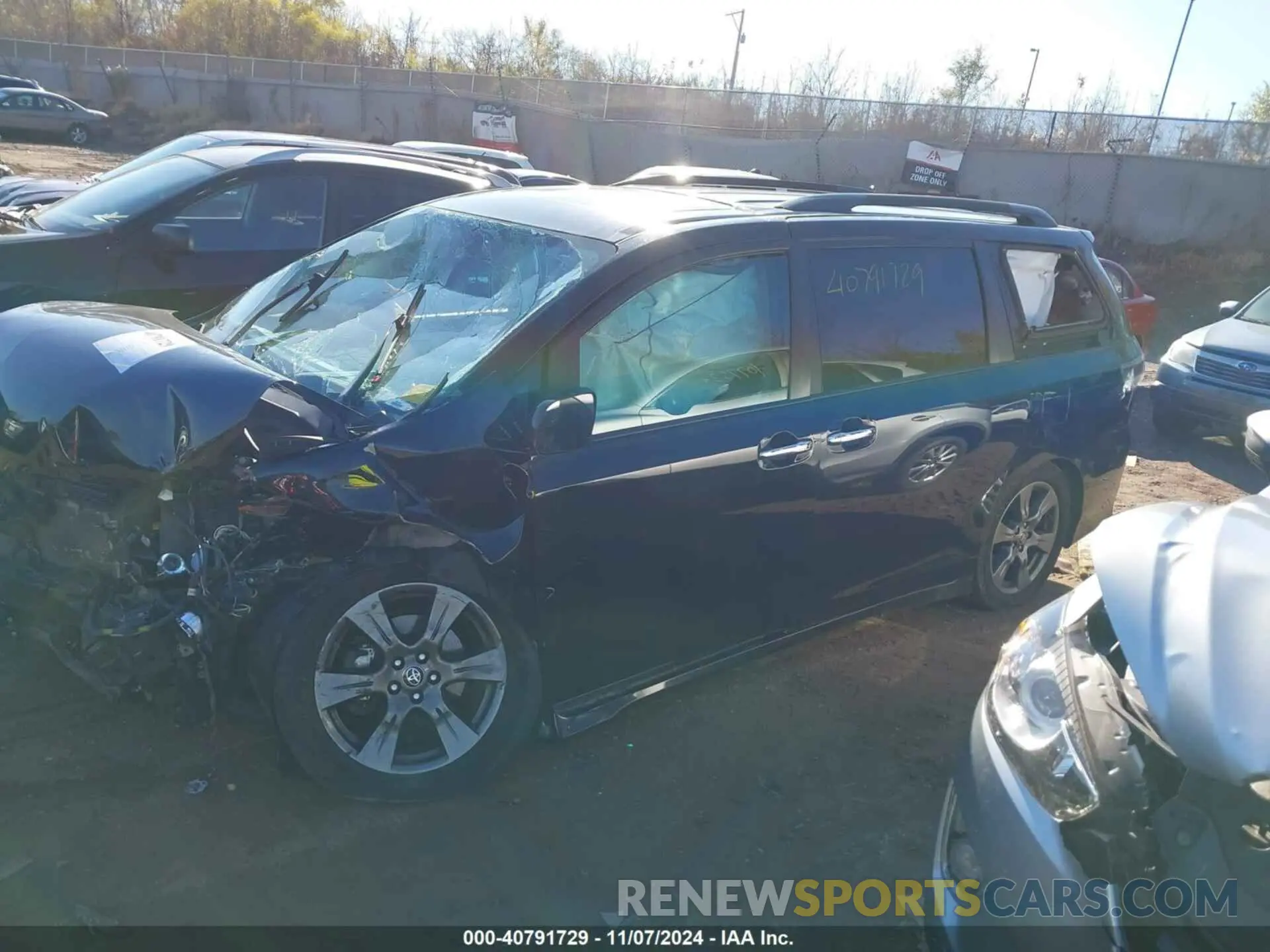 13 Photograph of a damaged car 5TDXZ3DC2LS085788 TOYOTA SIENNA 2020