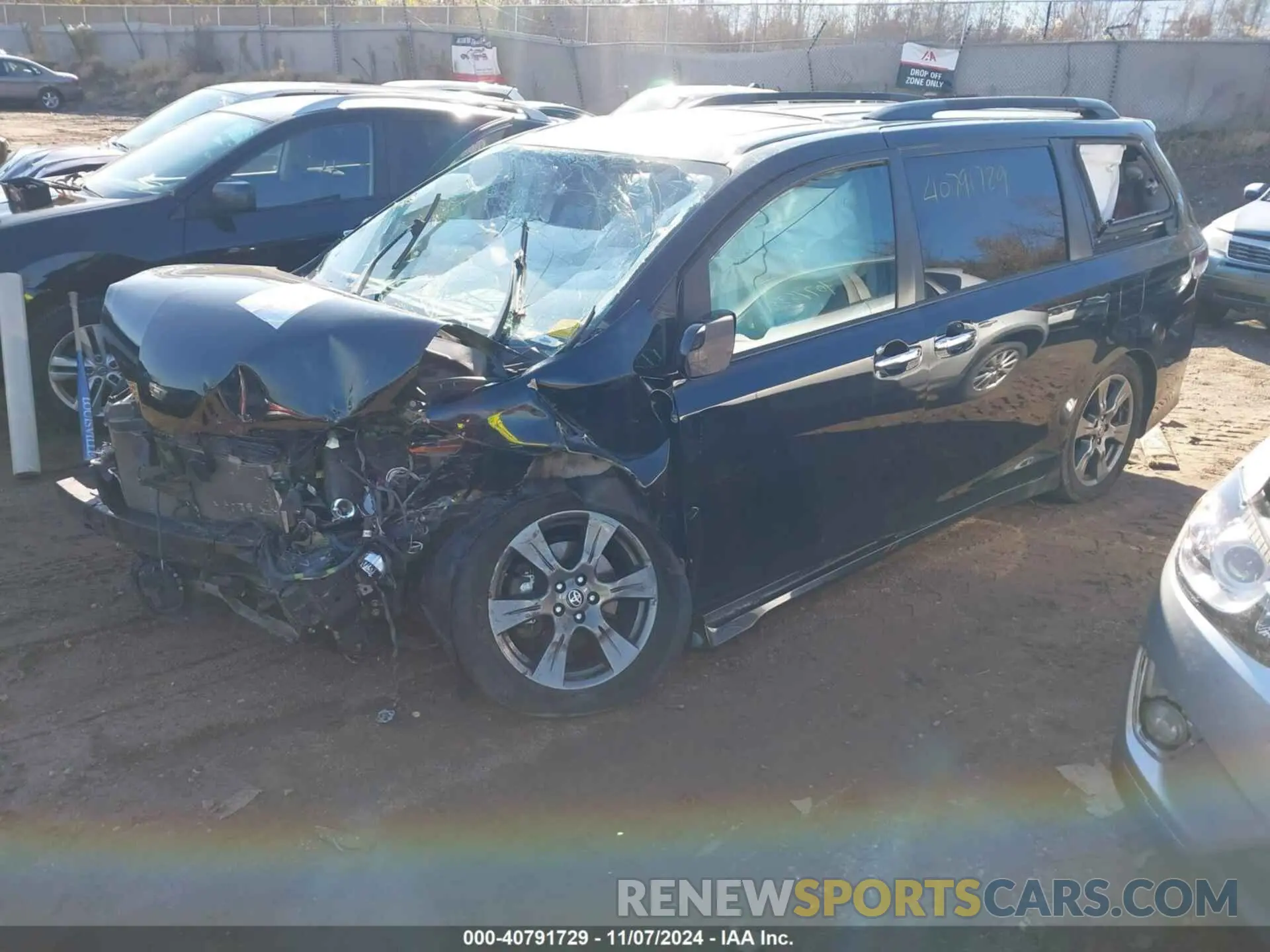 2 Photograph of a damaged car 5TDXZ3DC2LS085788 TOYOTA SIENNA 2020
